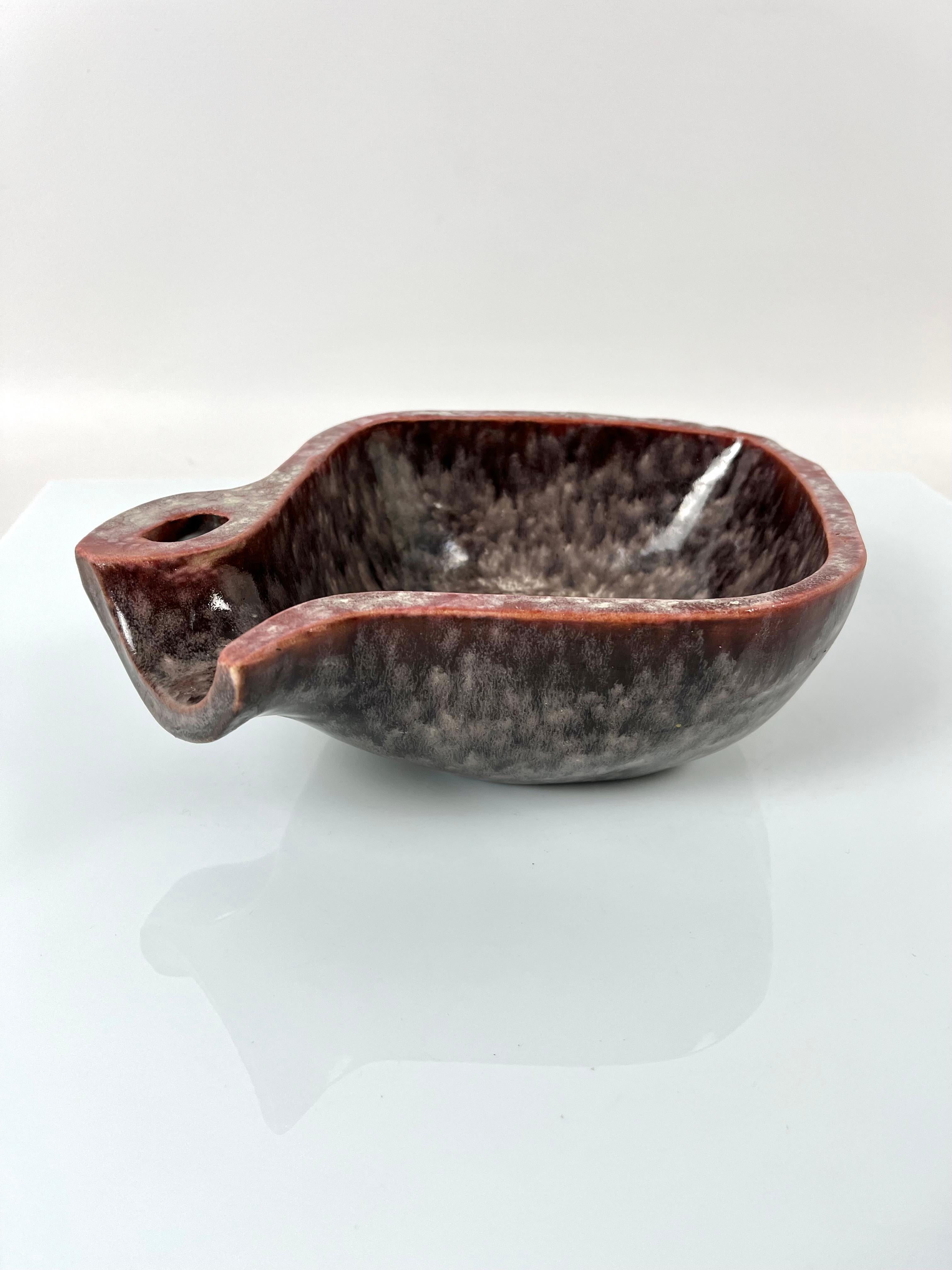 Keramik-Taschentablett in Form eines Fisches, Accolay, Frankreich, 60er Jahre im Angebot 1