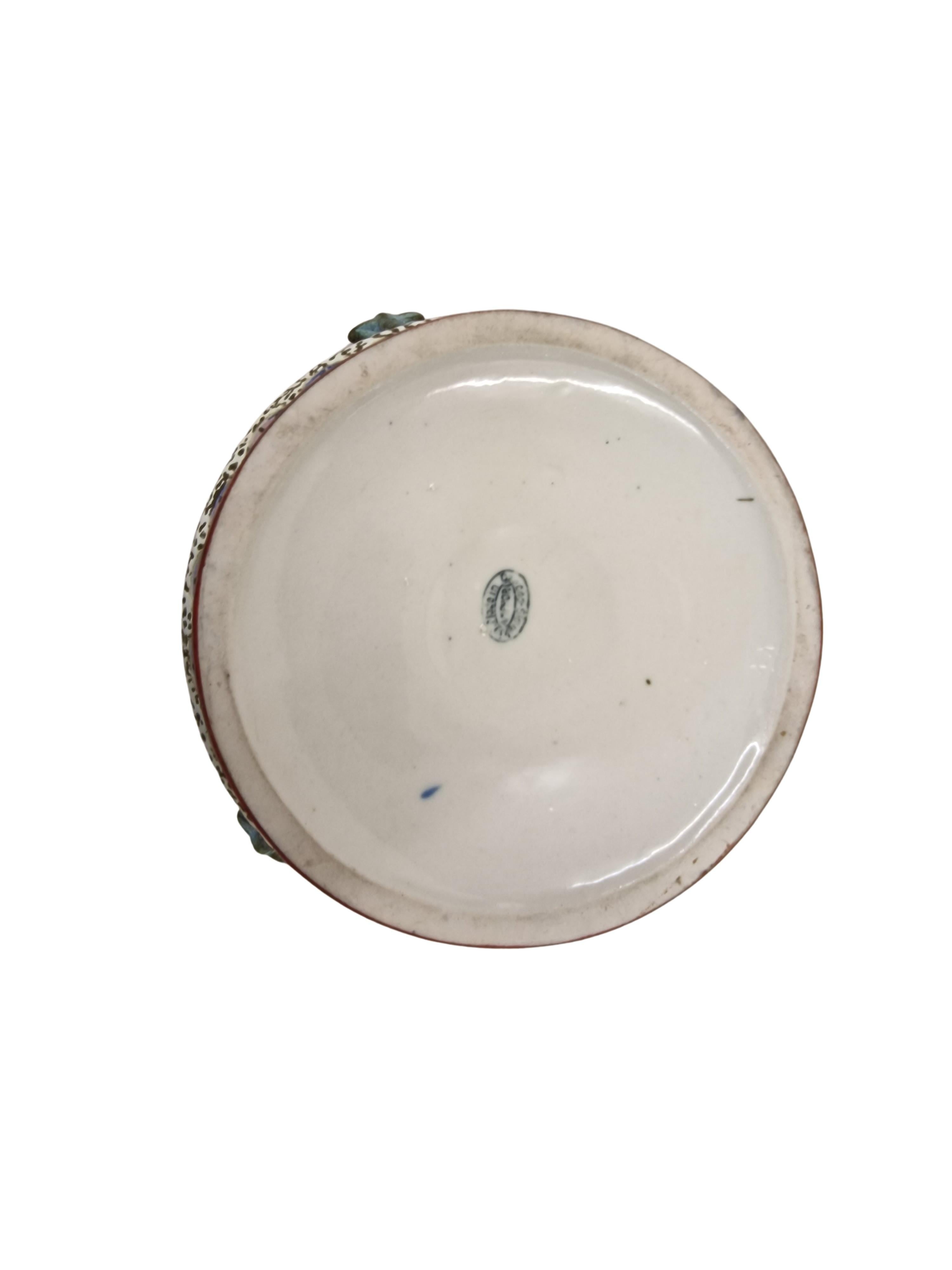 XX secolo Vaso in ceramica, ciotola, jardiniere, tre moschettieri, Dumas, Anfora, 1920, Boemia in vendita