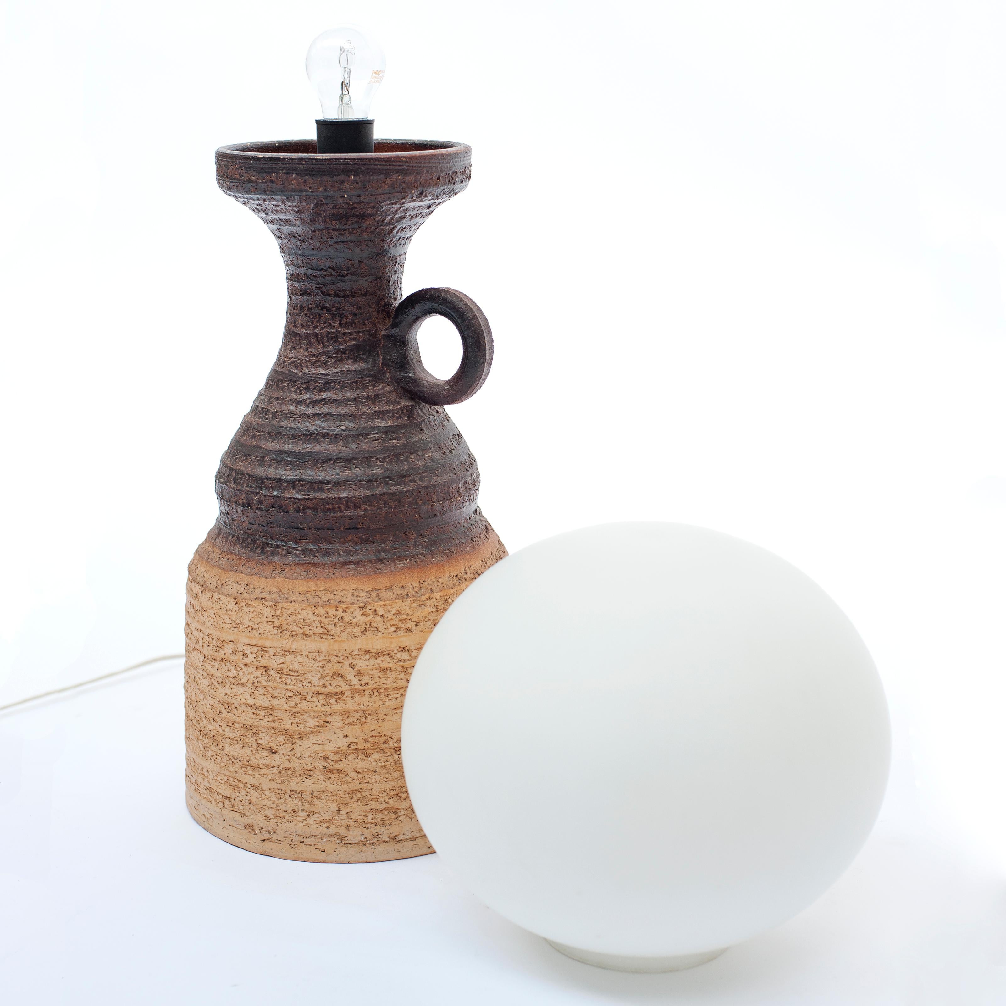 Brutalist Ceramic Pottery Table Lamp with Globe Shade, 1970s In Good Condition In Hilversum, NL