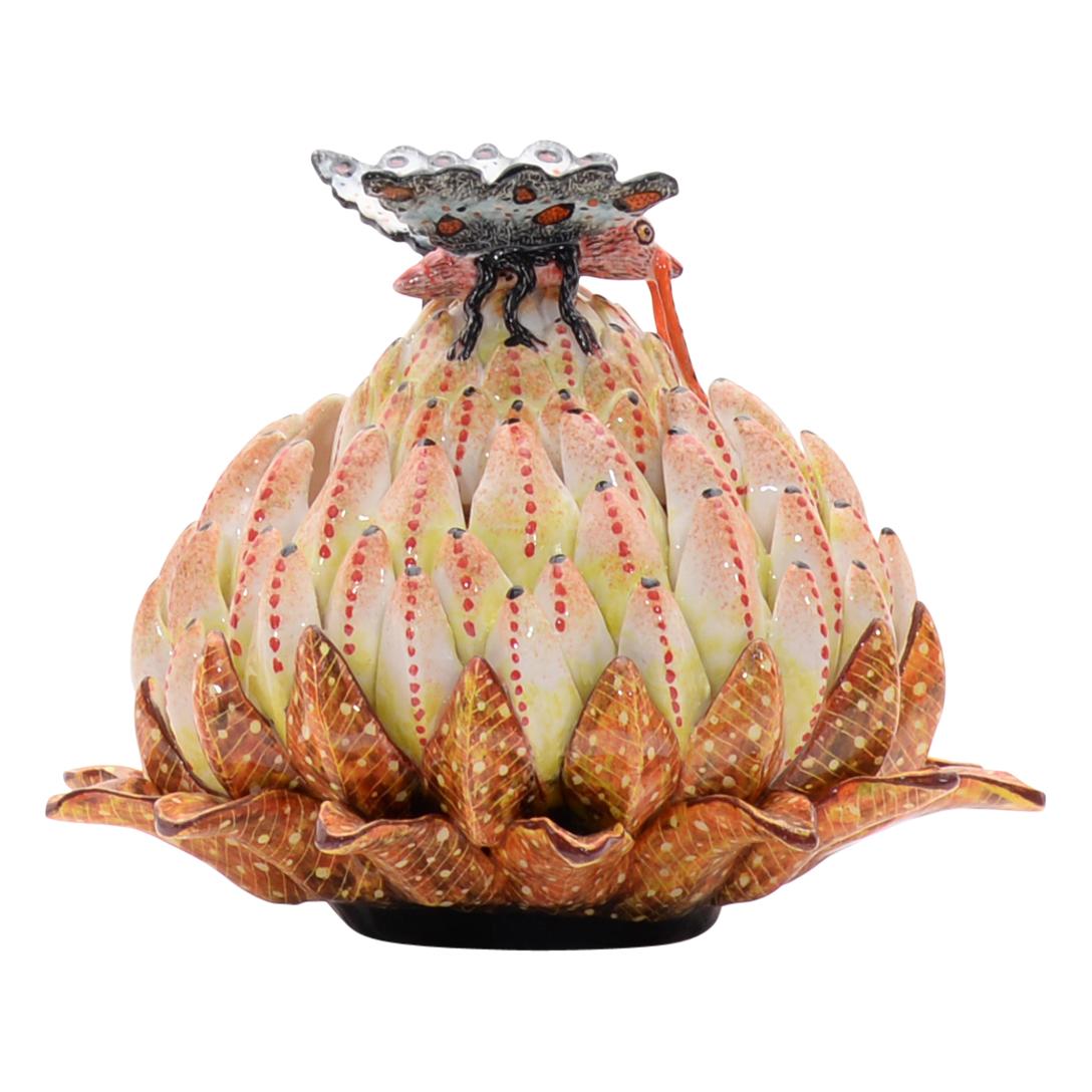 Protea Jewelry Box
The Protea Jewelry Box is a breathtaking ceramic decorative art piece that beautifully encapsulates the essence of South Africa’s rich biodiversity. Crafted by Love Art Ceramic, this exquisite box is sculpted by Nathi and