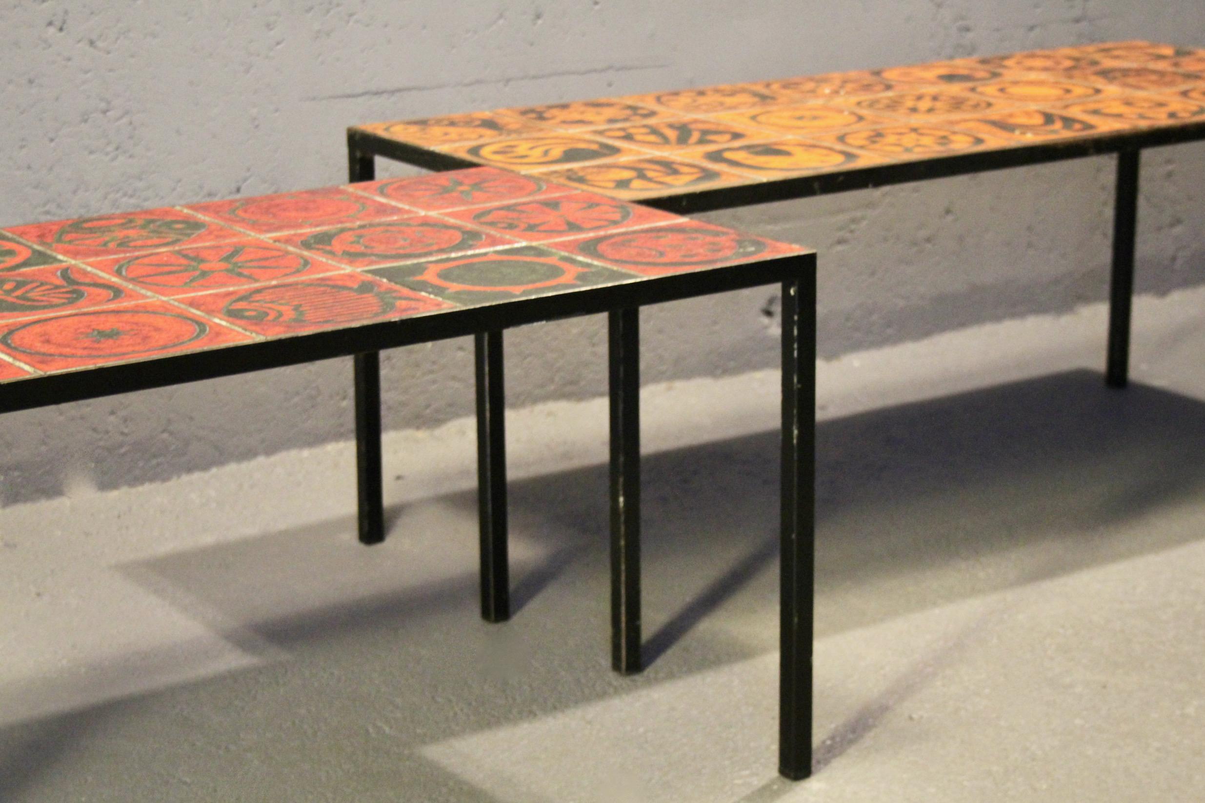 Métal Table basse en céramique rouge et orange en vente