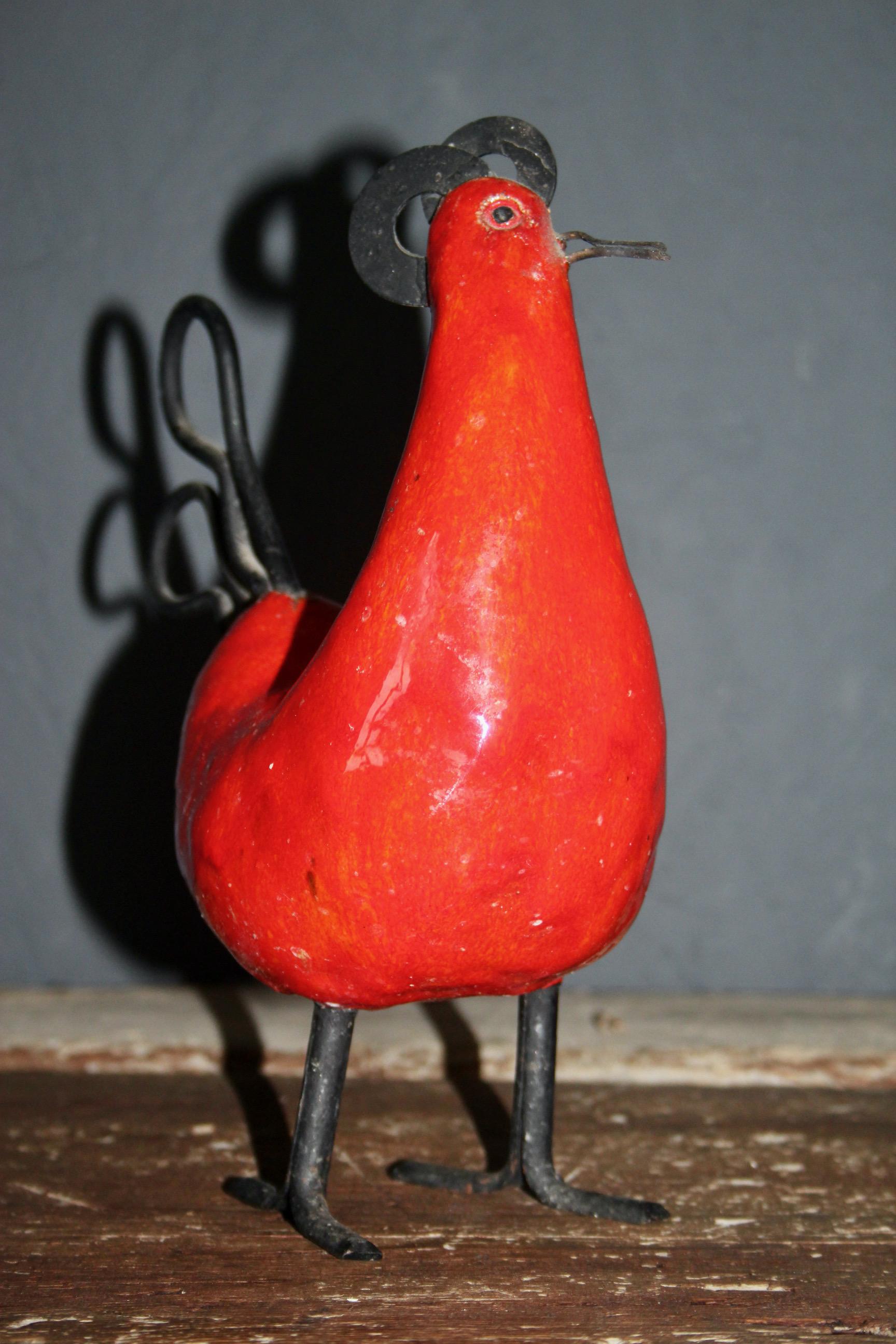 Métal Sculpture d'oiseau rouge en céramique en vente
