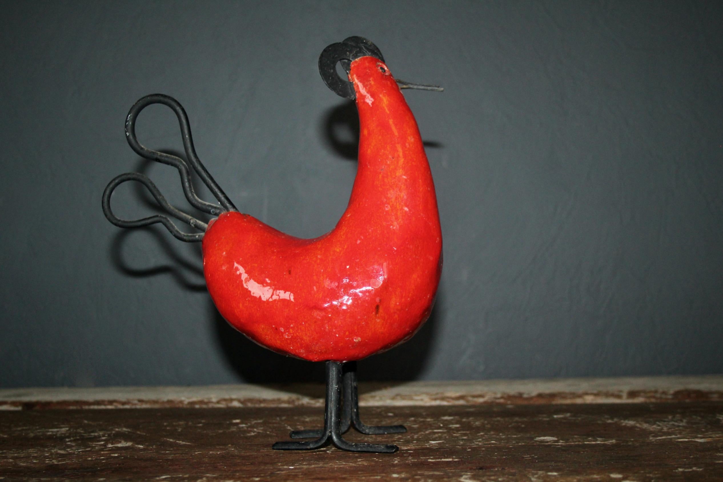 Sculpture d'oiseau rouge en céramique en vente 1
