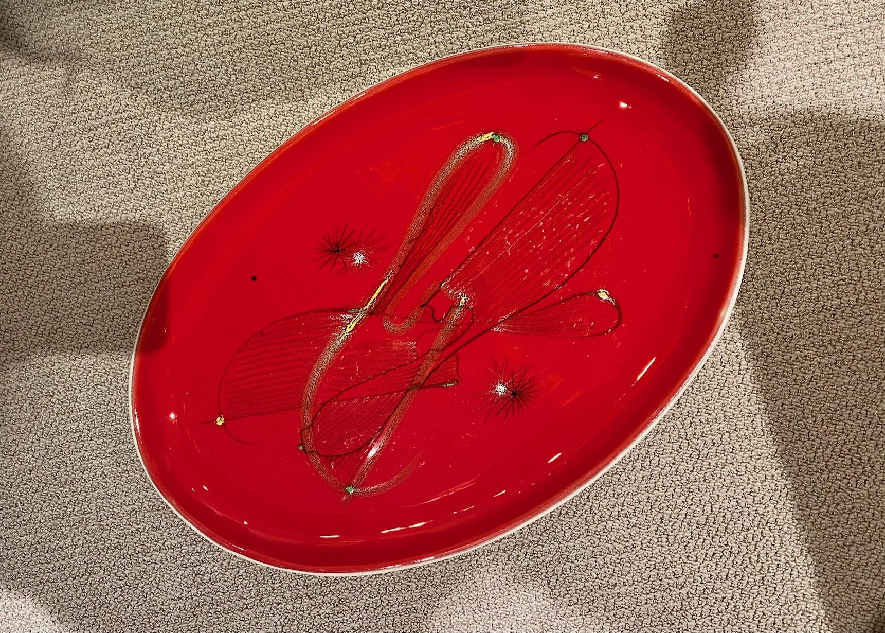 Plat rouge en céramique d'André Baud, Vallauris, années 1950 en vente 1