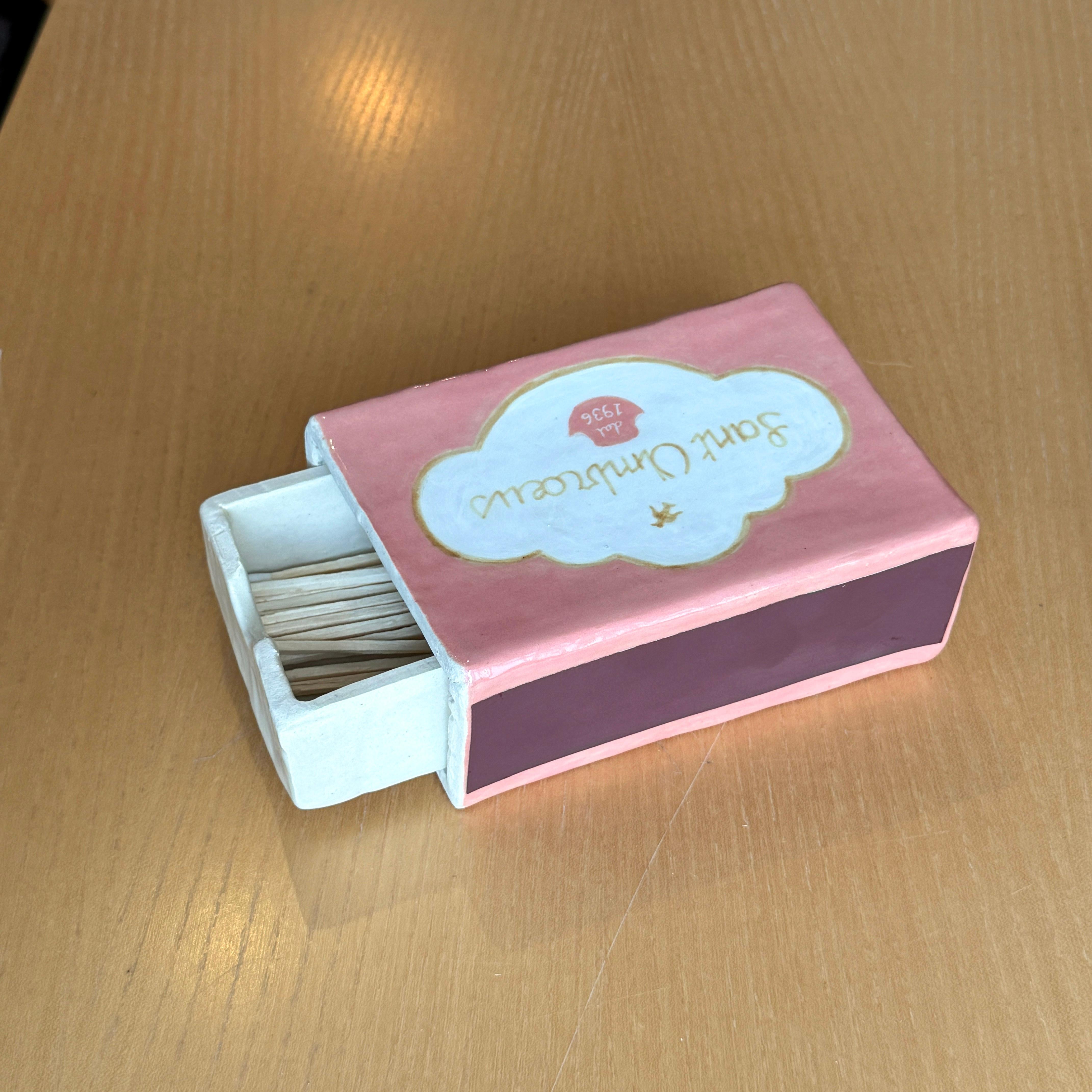 Moderne Boîte d'allumettes de restaurant en céramique en vente