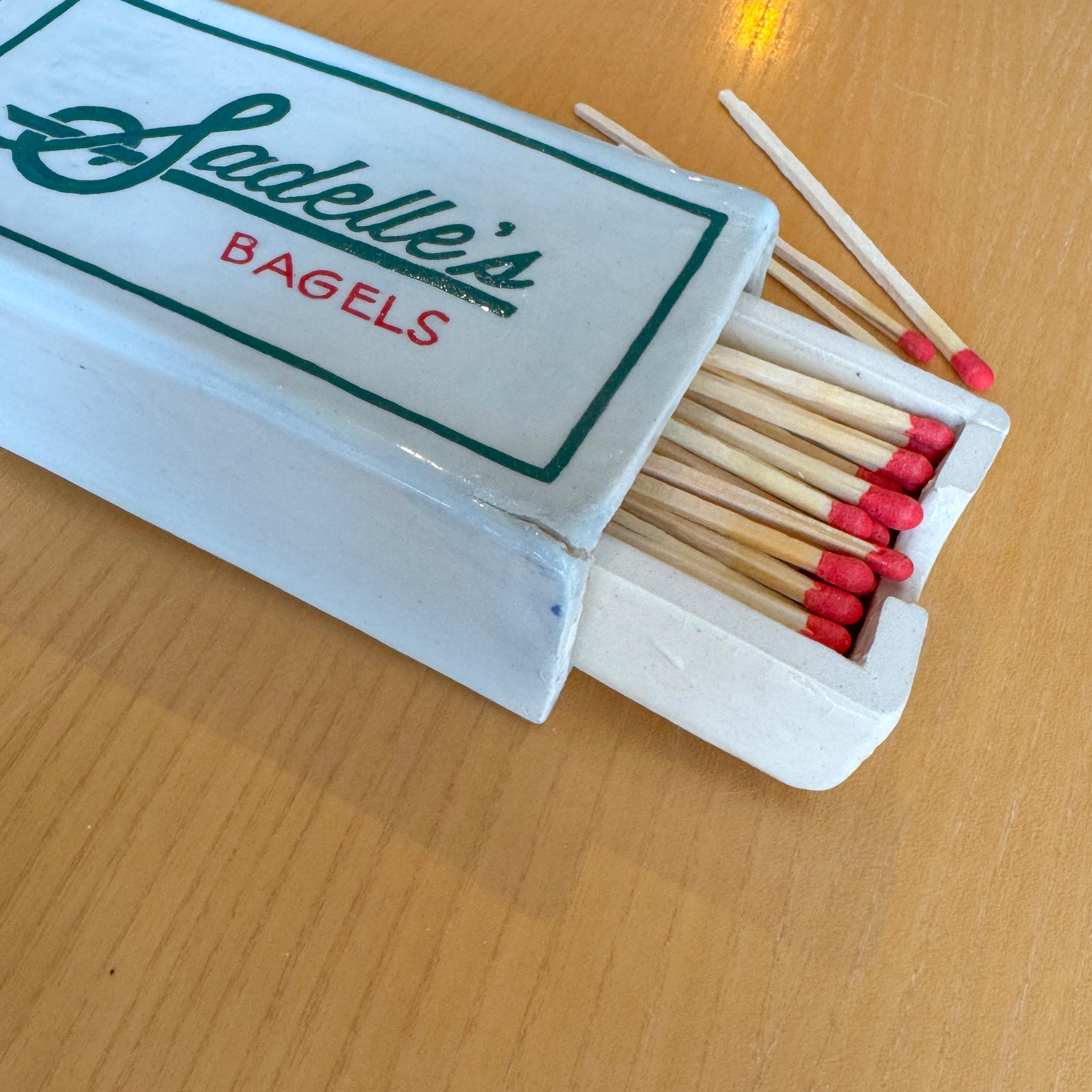 Vernissé Boîte d'allumettes de restaurant en céramique - Sadelles en vente