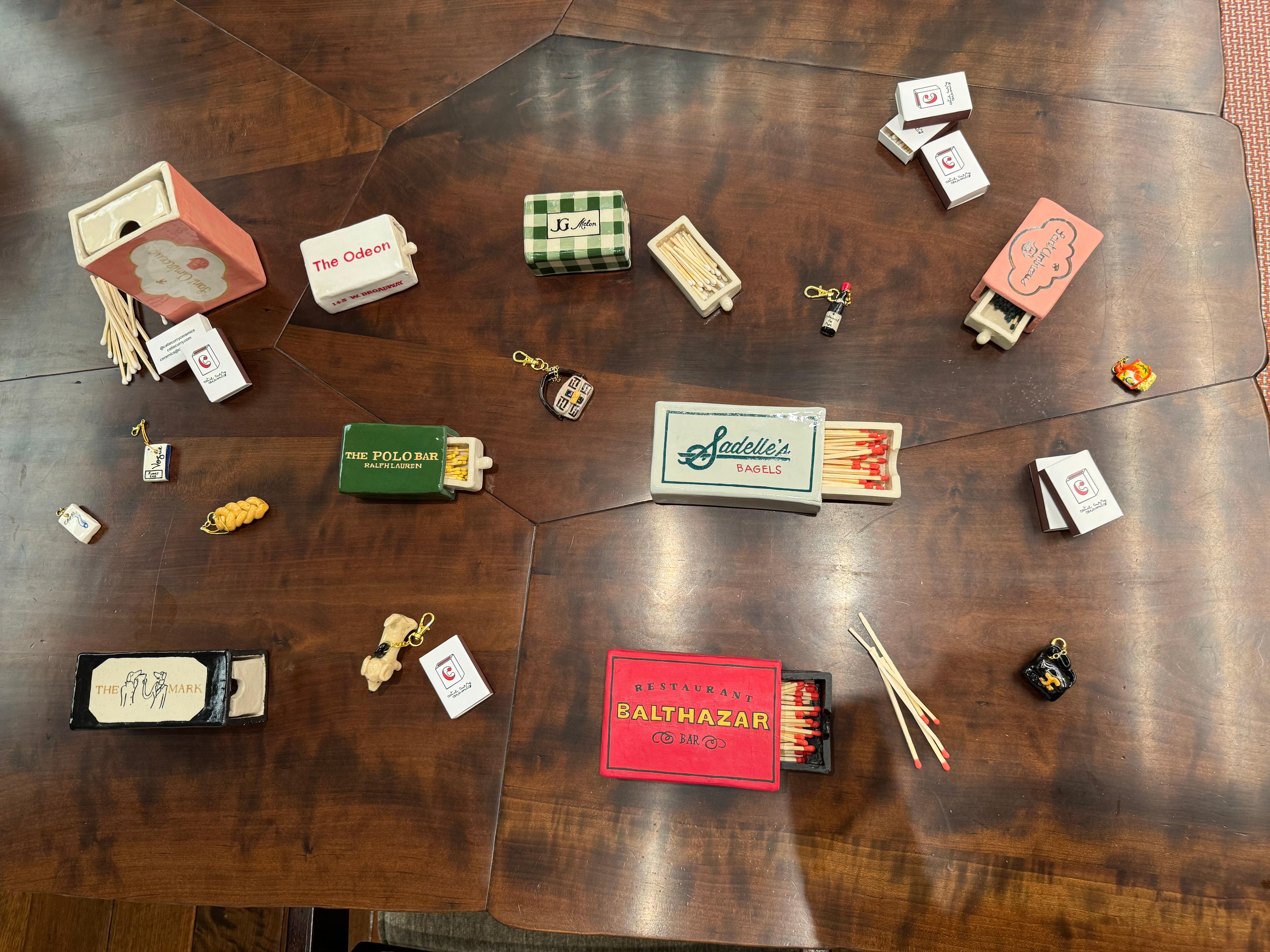 Boîte d'allumettes de restaurant en céramique - Sadelles Neuf - En vente à Brooklyn, NY