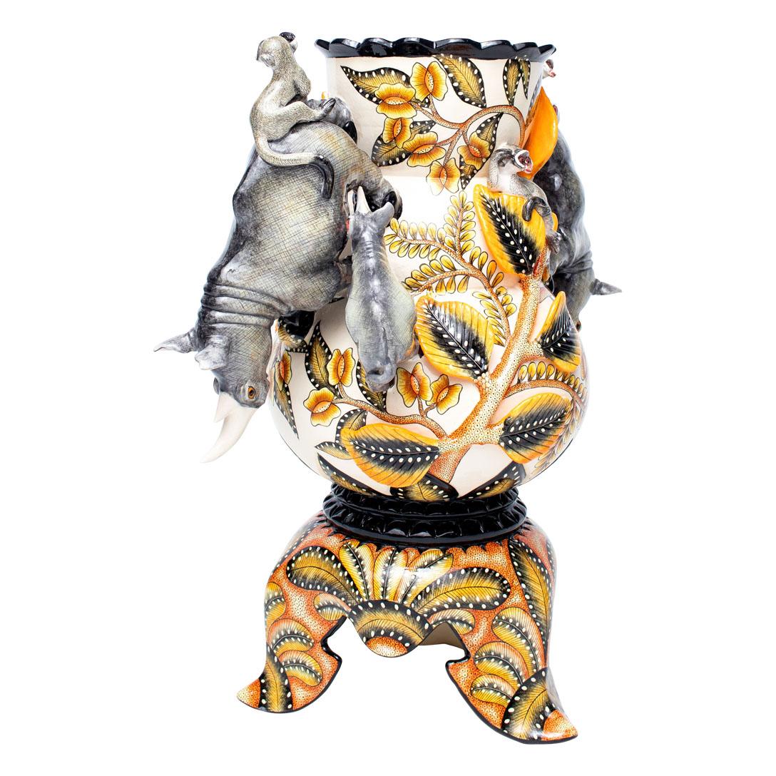 Sudafricano Vaso Rhino in ceramica, realizzato a mano in Sudafrica in vendita
