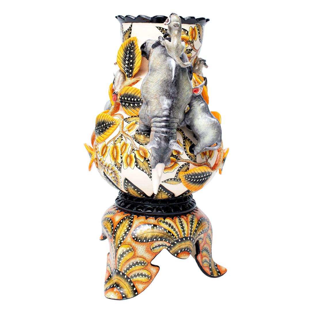 Cotto in fornace Vaso Rhino in ceramica, realizzato a mano in Sudafrica in vendita