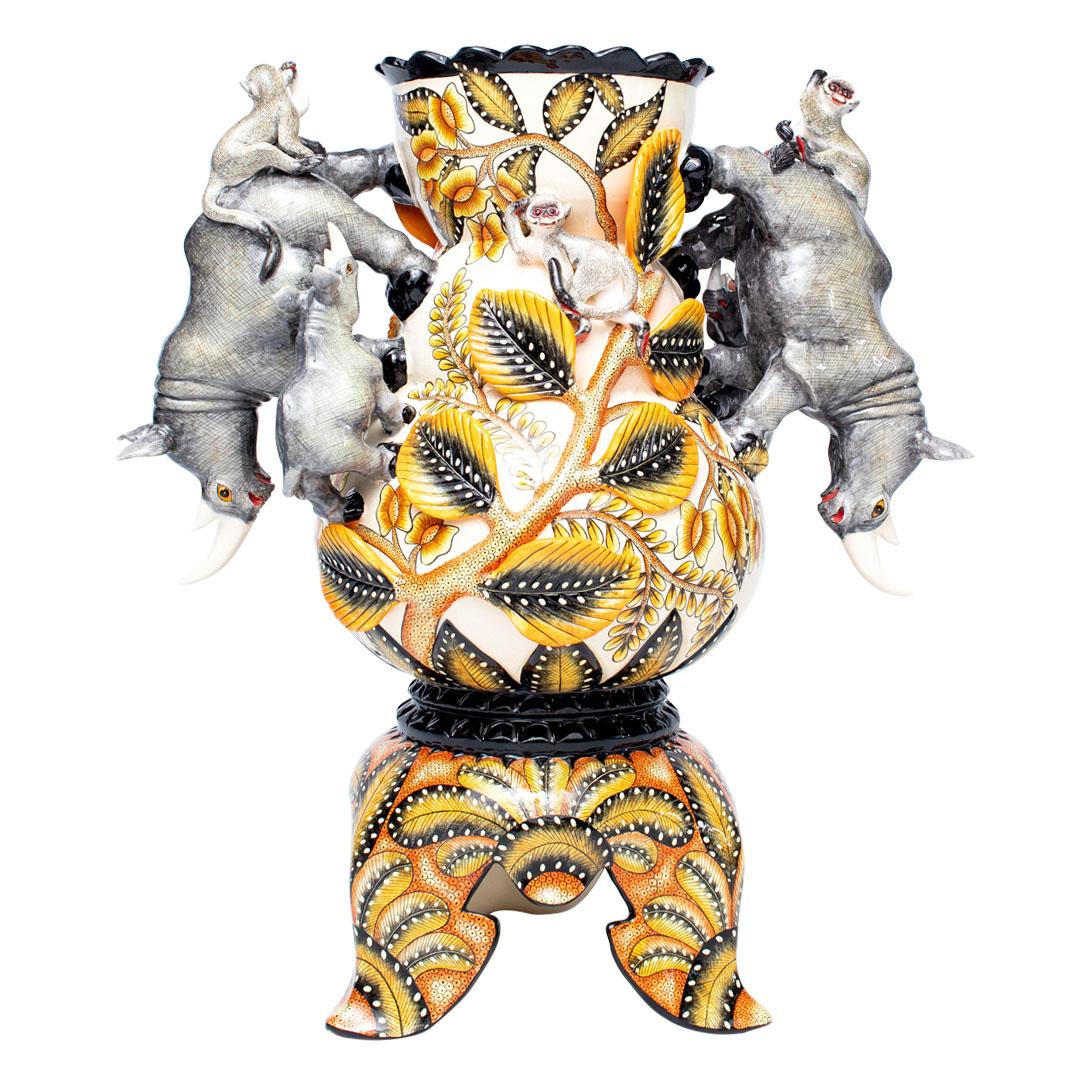 XXI secolo e contemporaneo Vaso Rhino in ceramica, realizzato a mano in Sudafrica in vendita