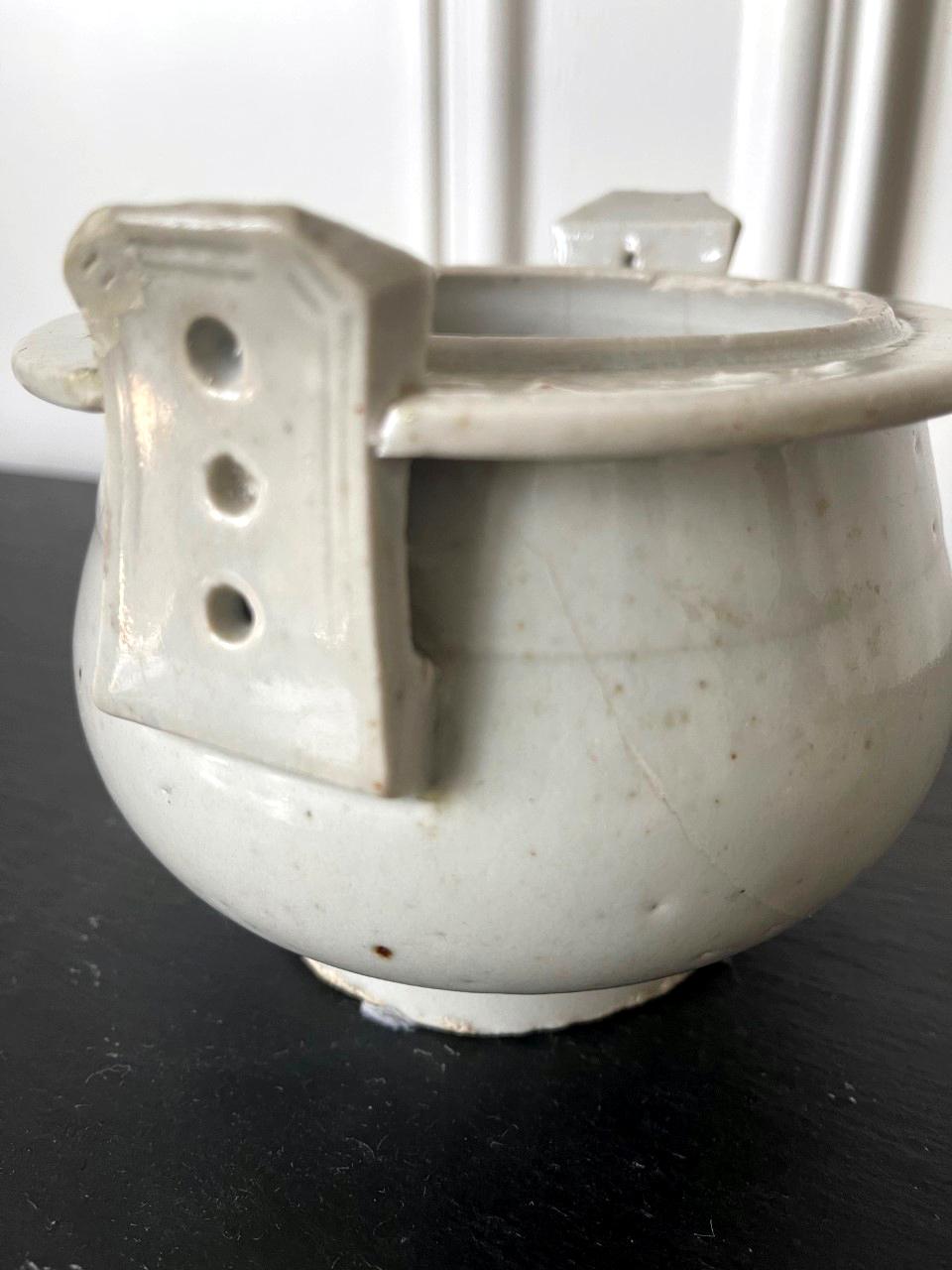 19th Century Korean white Porcelain Ritual Incense Burner with Bagua Pattern Joseon Dynasty For Sale