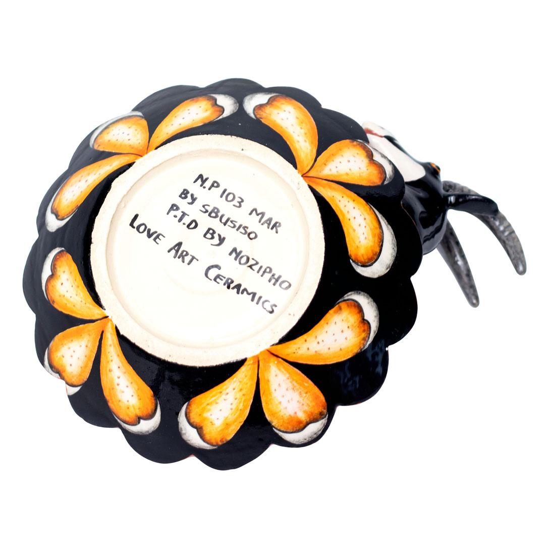 Sable Coin Dish Hand-Painted by Nozipho Ntshalintshali and Sculpted by Sbusiso Ndaba
The Sable Coin Dish is a stunning piece of decorative art, expertly crafted by South African artisans from Love Art Ceramic. Measuring 4 inches high, 5 inches long,