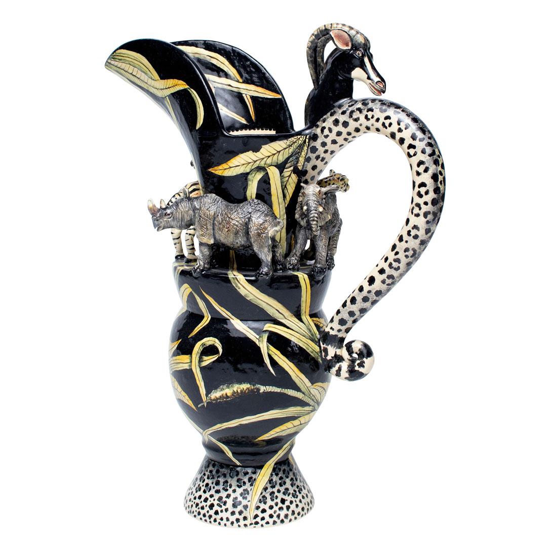 Cotto in fornace Brocca in ceramica Sable, realizzata a mano in Sudafrica in vendita