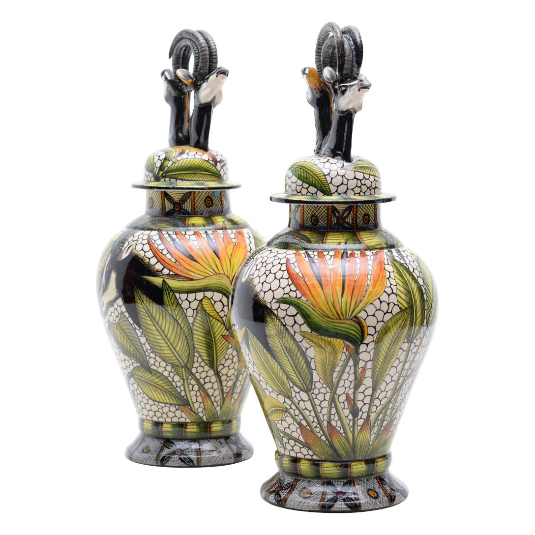 Moderno Urne di zibellino in ceramica  Coppia, fatta a mano in Sudafrica in vendita