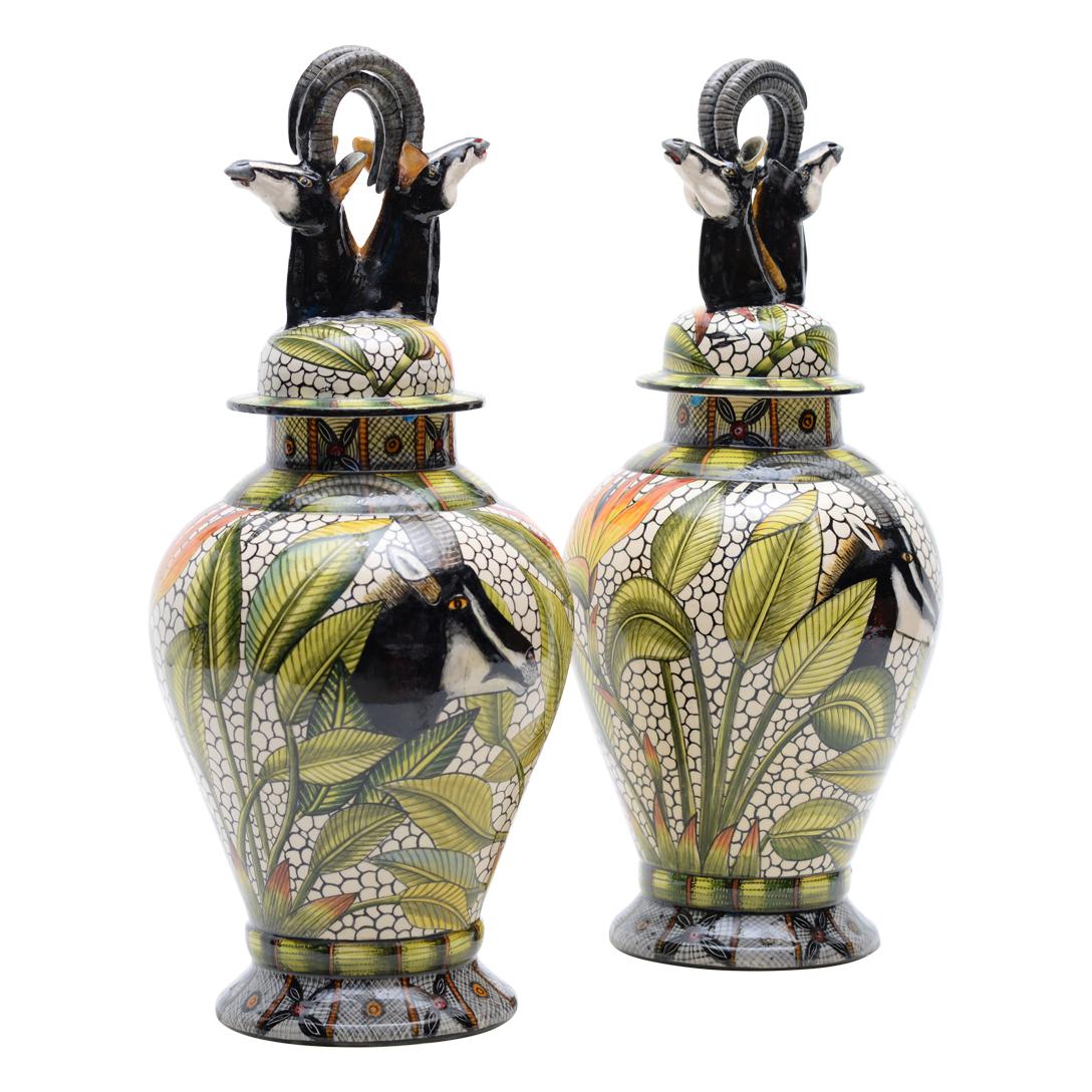 Cotto in fornace Urne di zibellino in ceramica  Coppia, fatta a mano in Sudafrica in vendita