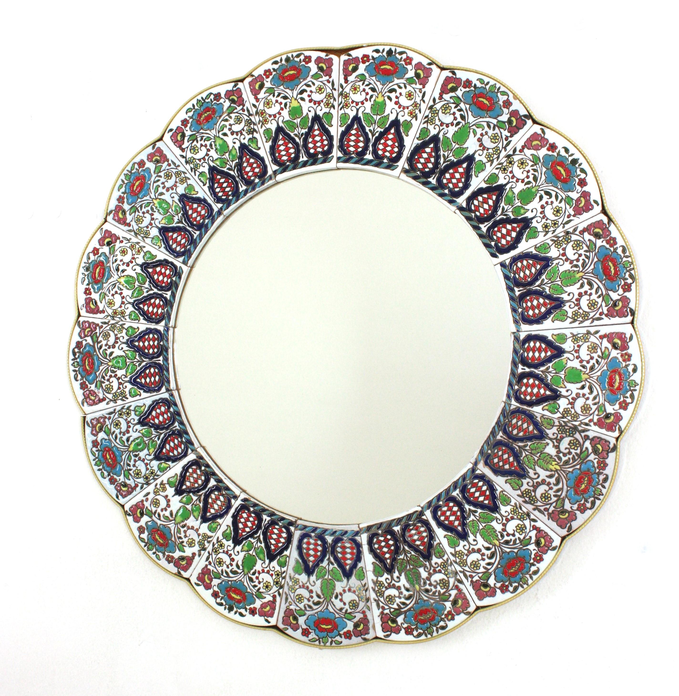 Miroir festonné avec cadre floral feuillagé multicolore peint à la main en vente 3