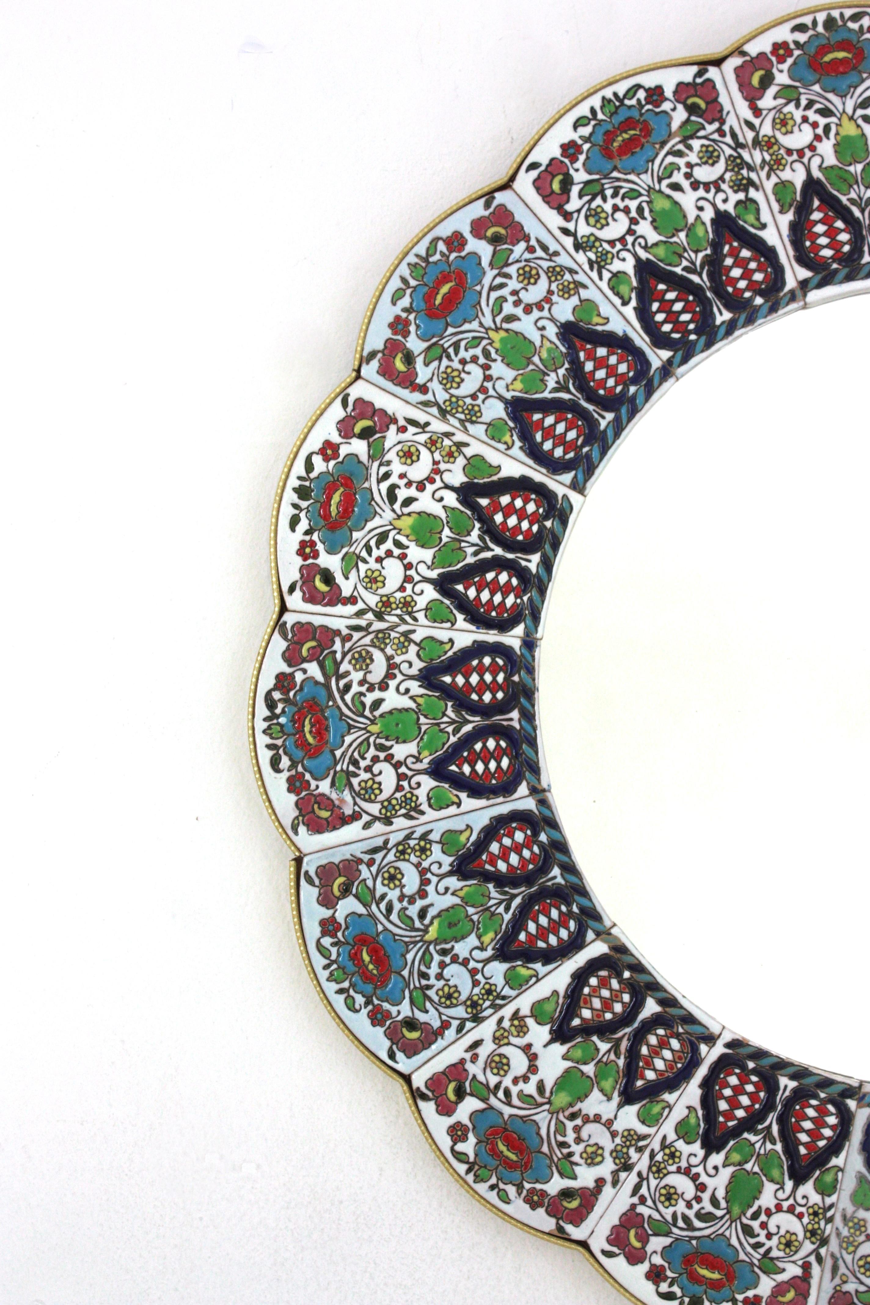 Ceramic Scalloped Mirror with Hand Painted Multi Color Foliage Floral Frame In Good Condition For Sale In Barcelona, ES