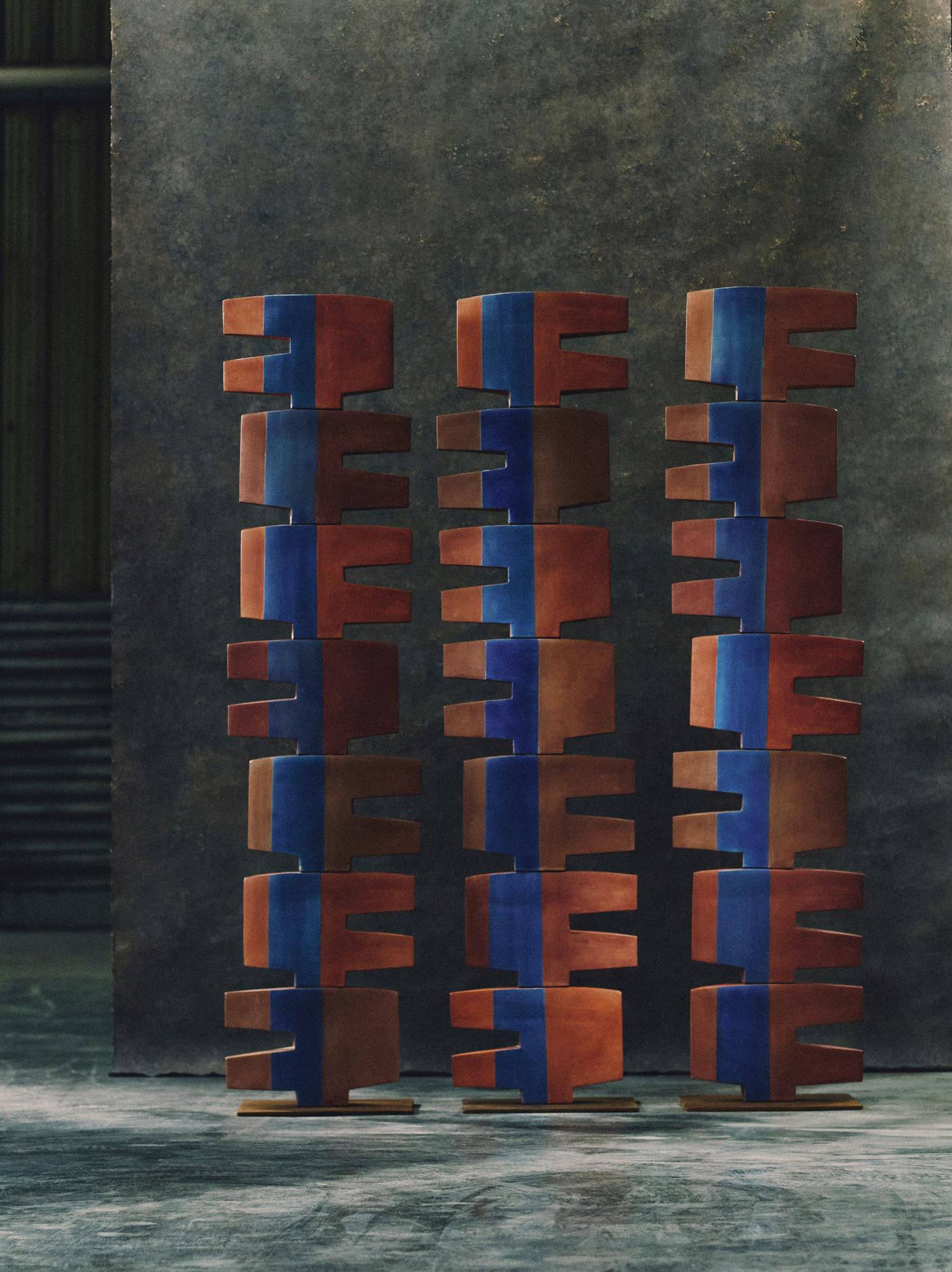 Divisori per schermi/totem divisori di Andrée & Michel Hirlet 
Materiale: Ceramica smaltata
Dimensioni: H. 210 x 150 x 11 cm
Tipo: Serie limitata 
Anno: 2023

Numerato e firmato, realizzato in Francia.

Questi nuovi pezzi sono il risultato di una