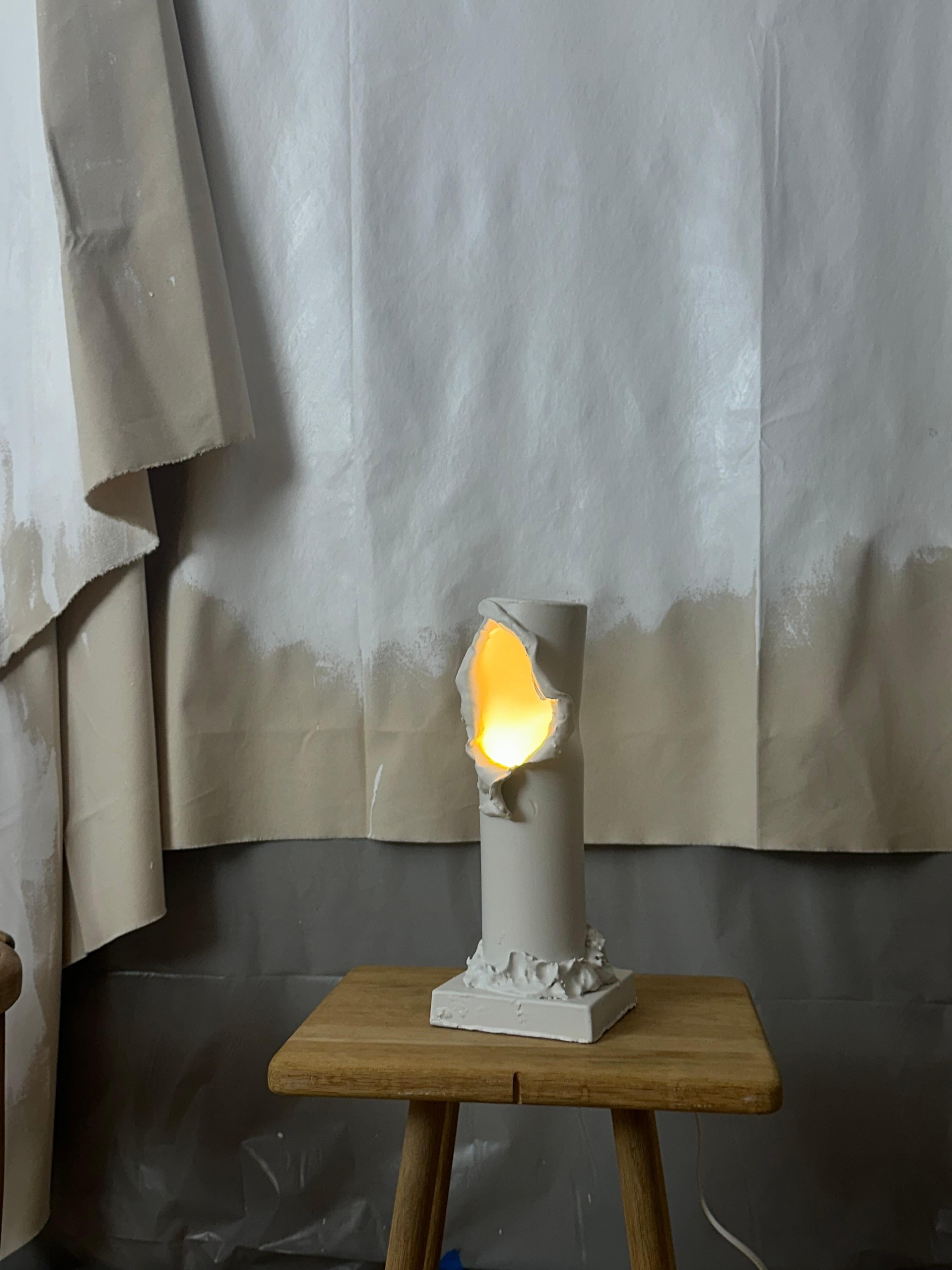 Américain The Moderns, Brutalist, lampe de table sculpturale en céramique faite à la main. Fabriqué en Italie en vente