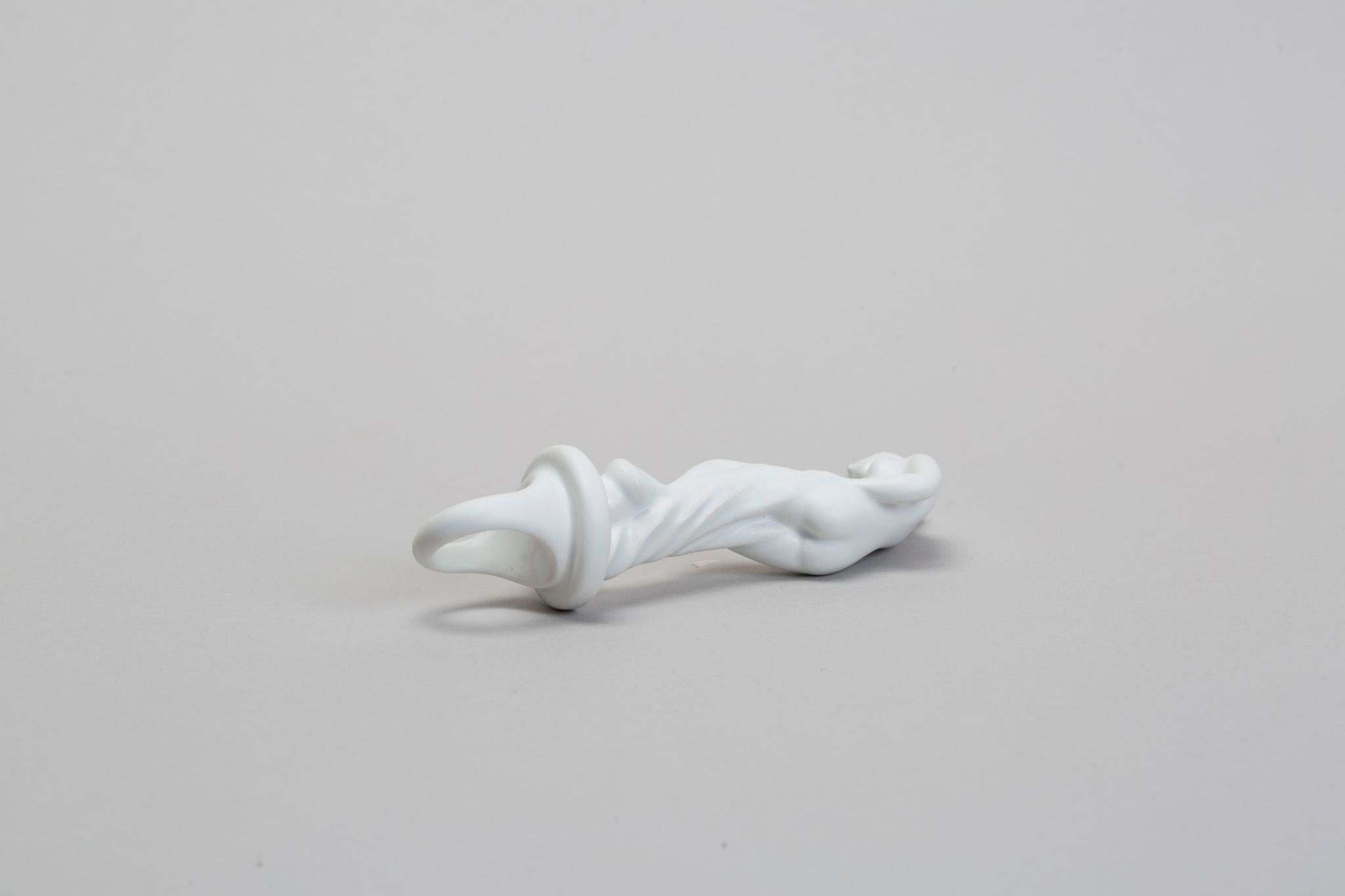 Italian Ceramic Sculptural Ring by Andrea Salvatori Contemporary 21st Century, Art Jewel For Sale