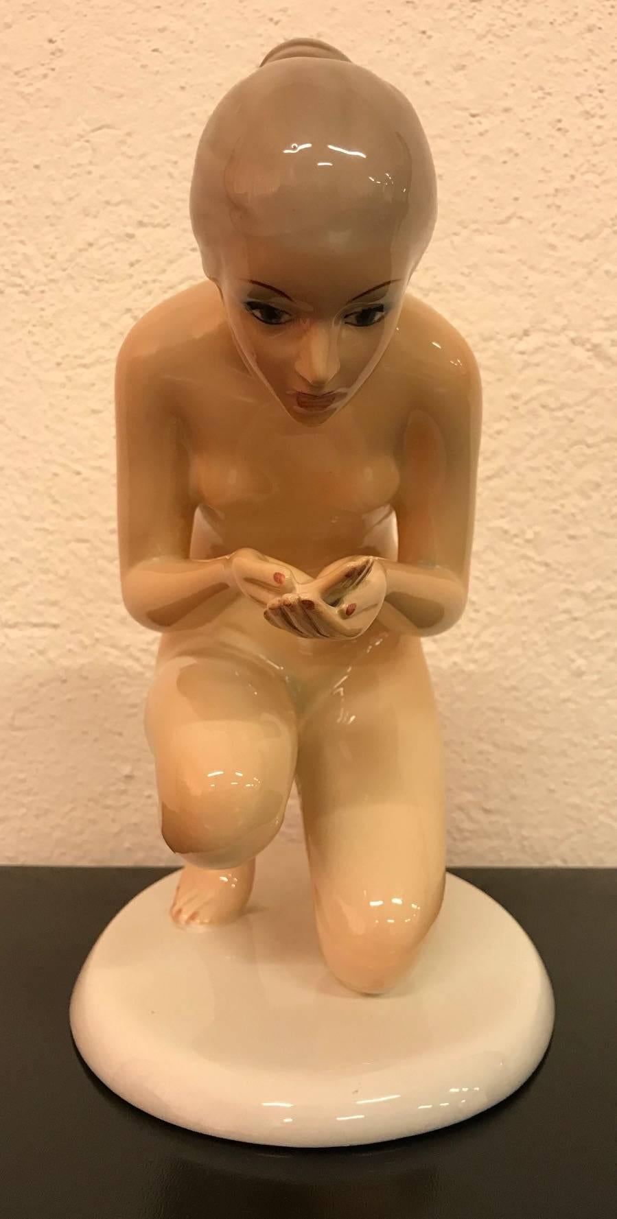 This beautiful statue was created in Italy in the 1950s by Ronzan.
It represents a female drinking figure.
Signed and numbered under the base.