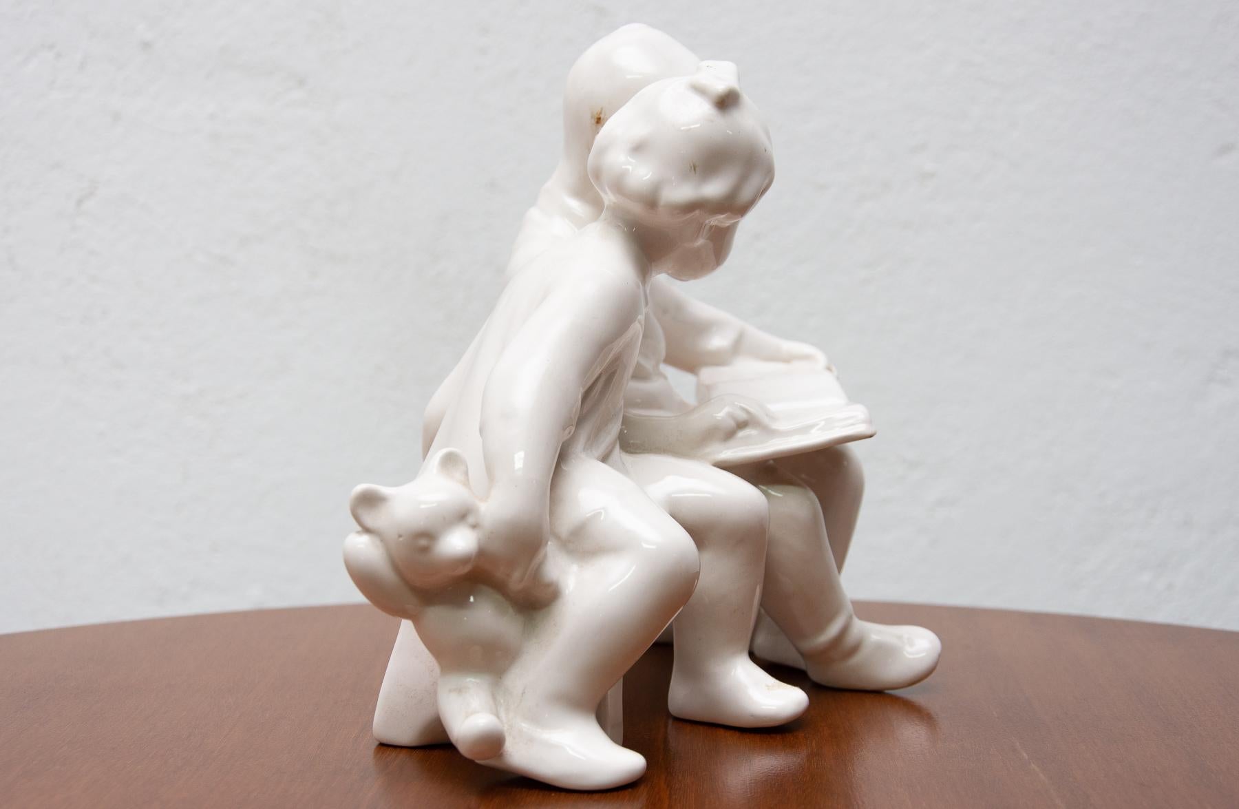 20th Century Ceramic Sculpture Children with a Book, 1950´s, Czechoslovakia For Sale