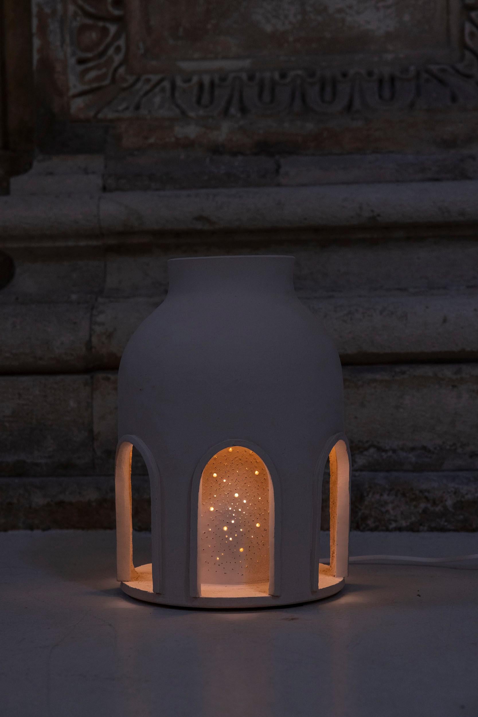 Sculpture en céramique Lampe Chiostro delle Stelle de Tonino Negri, 2025 en vente 4