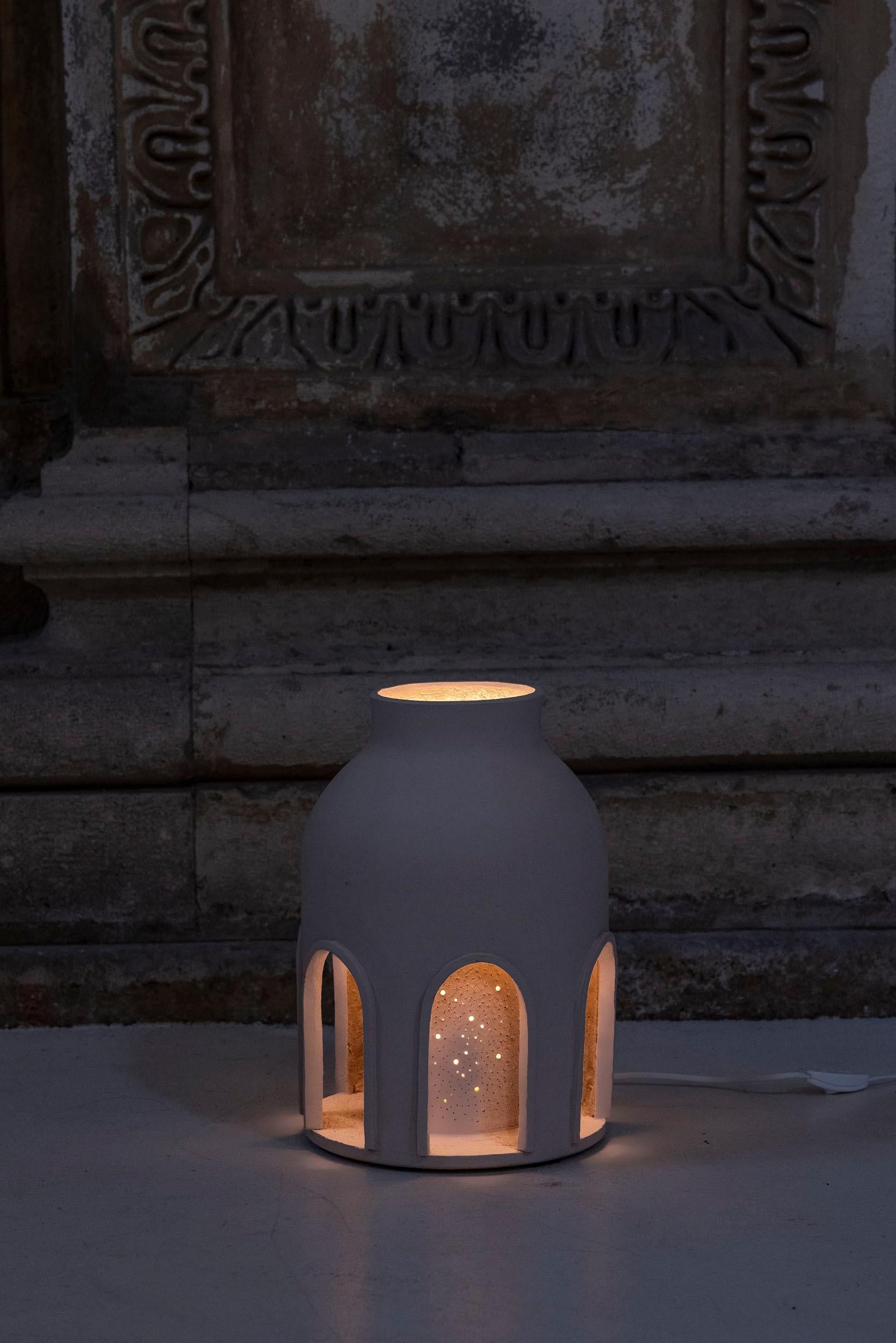 Sculpture en céramique Lampe Chiostro delle Stelle de Tonino Negri, 2025 en vente 3