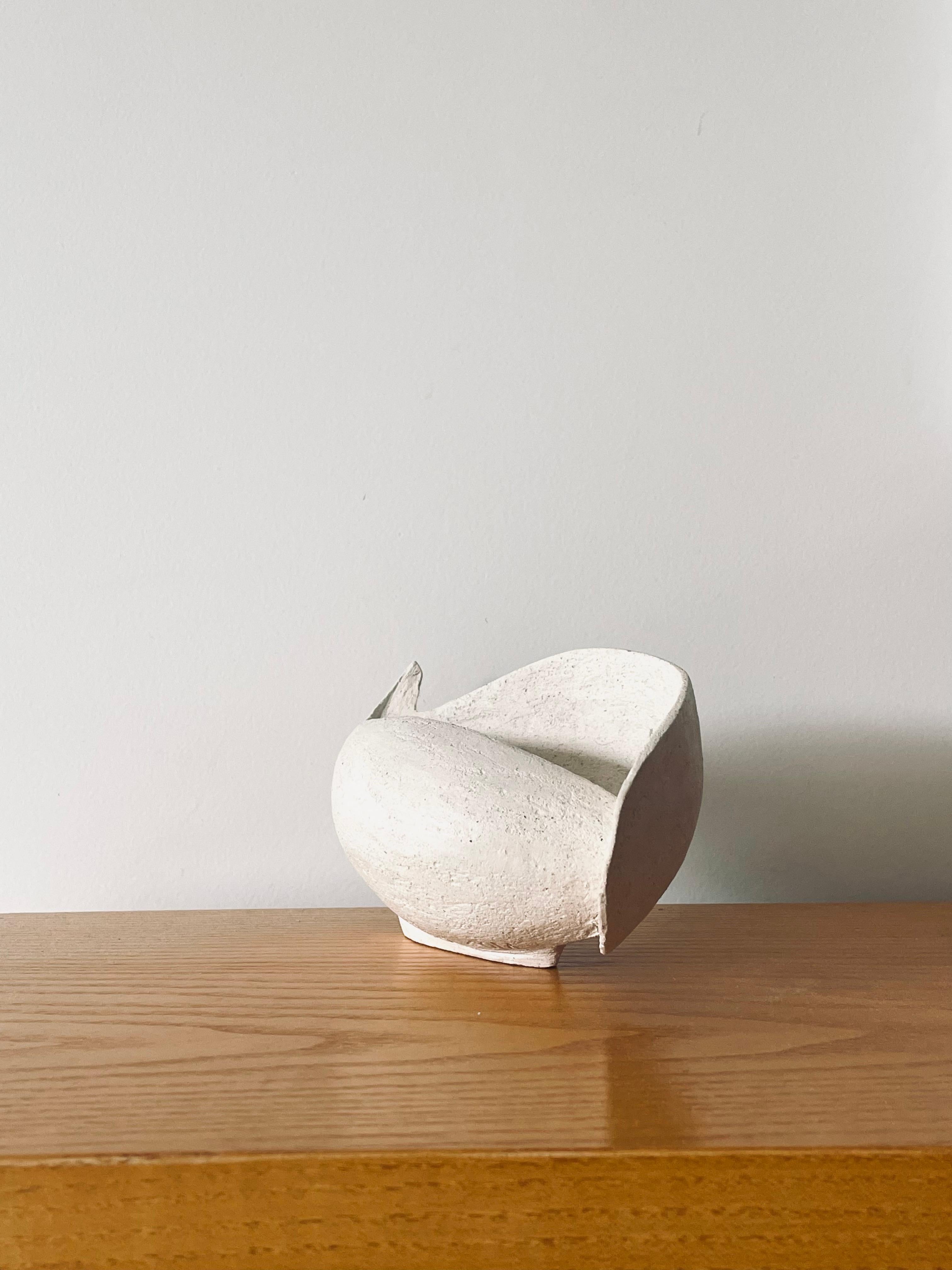 Keramische Skulptur Tasse von Annick Bailly (Keramik) im Angebot