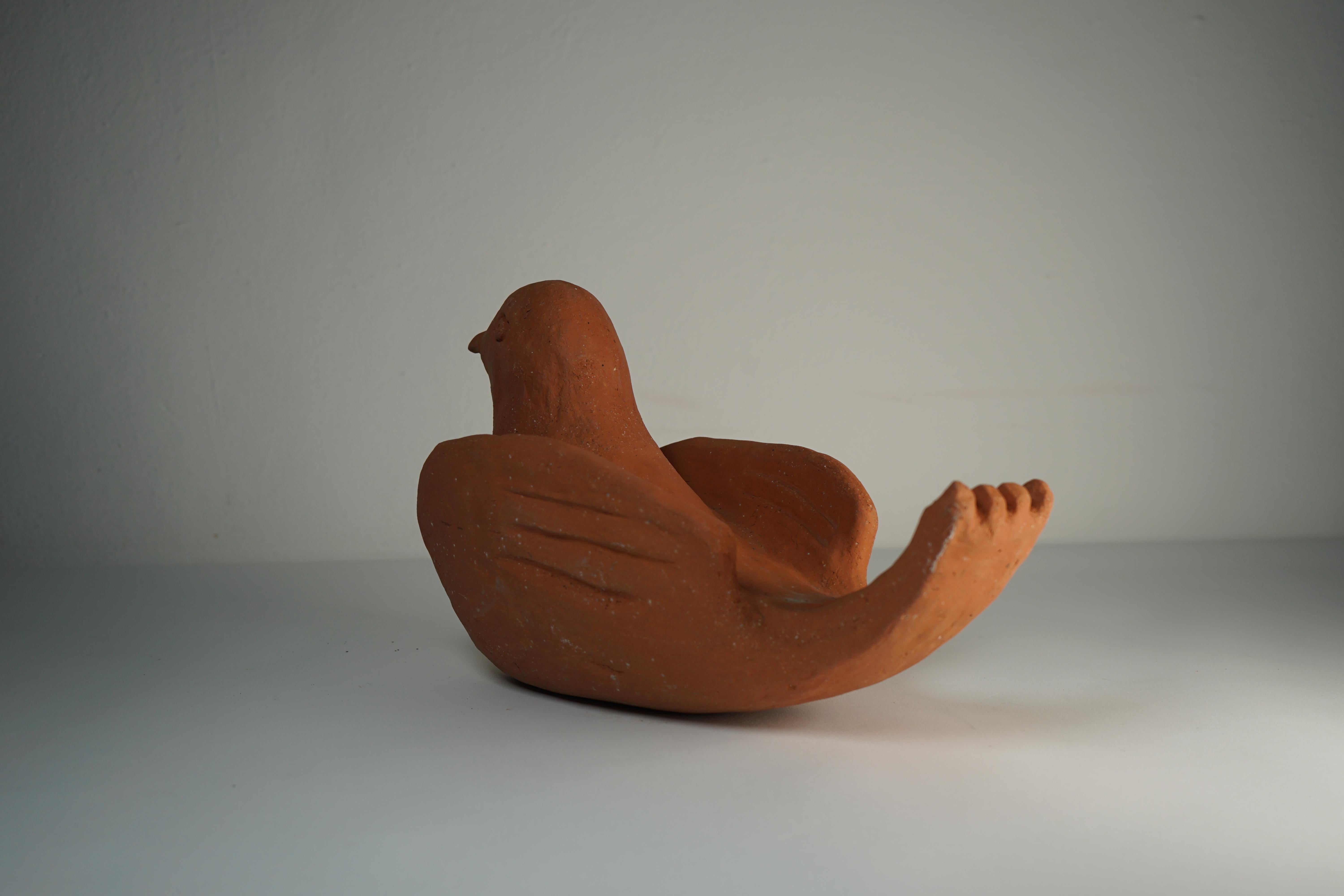 Ceramic sculpture Dove model designed by Nathalie Du Pasquier and produced by Alessio Sarri in 1993. Engraved in the pottery , signature of the artist and manufacturer .
The fox is part of a series of sculptures made up of 7 different