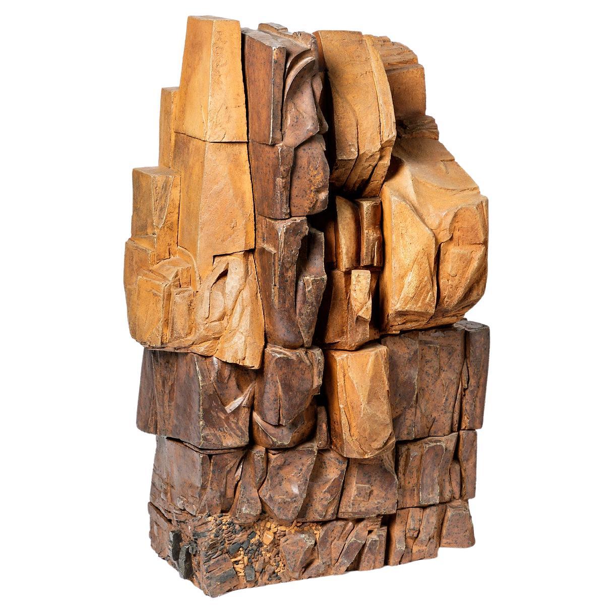 Escultura de cerámica titulada "Rocher Posé" de Pierre Martinon, hacia 1985