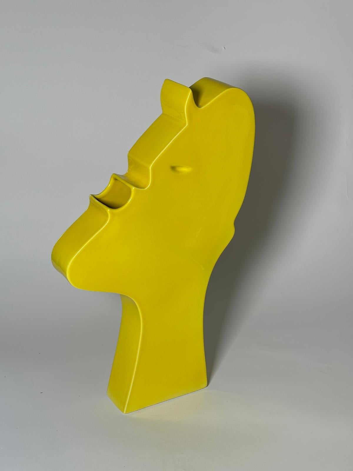 Escultura de cerámica Modelo de cara de la colección Caras, diseñada por Ambrogio Pozzi y producida por Studio Superego en 2008. Firmado y numerado. 

Biografía:
Ambrogio Pozzi nació en 1931 en Varese, Italia. Durante su formación universitaria