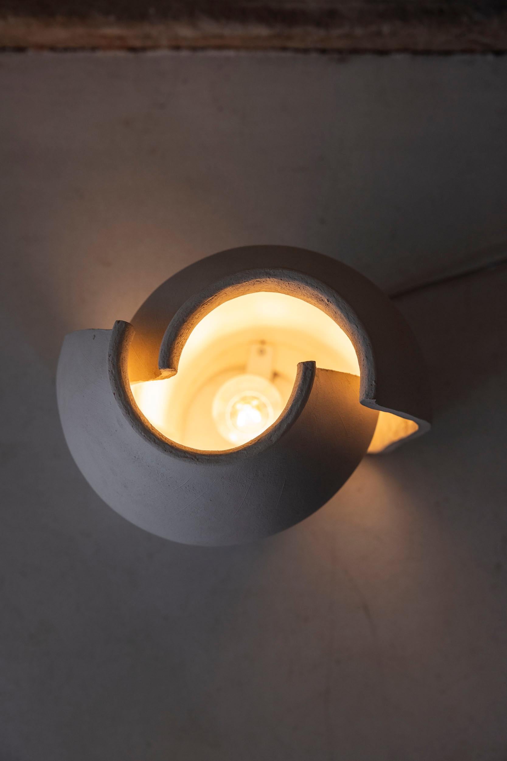 Céramique Lampe Mezzaluce de Tonino Negri, 2025 en vente