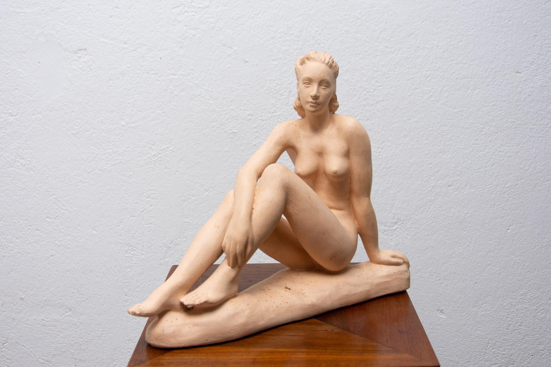 Ceramic sculpture Naked woman, made in the former Czechoslovakia in the 1940s. The sculpture is made of ceramics.
The statuette is in very good Vintage condition.

Measures: Height: 34 cm

Width: 40 cm

Depth: 13 cm.