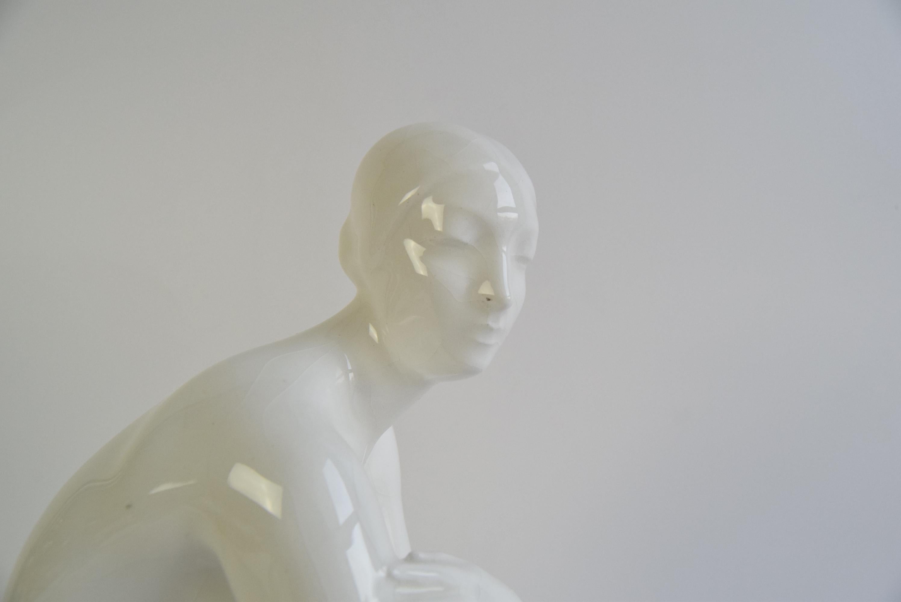 Scultura in ceramica di una donna nuda di Hubert Kovařík/Svitavka, circa 1920. in vendita 2