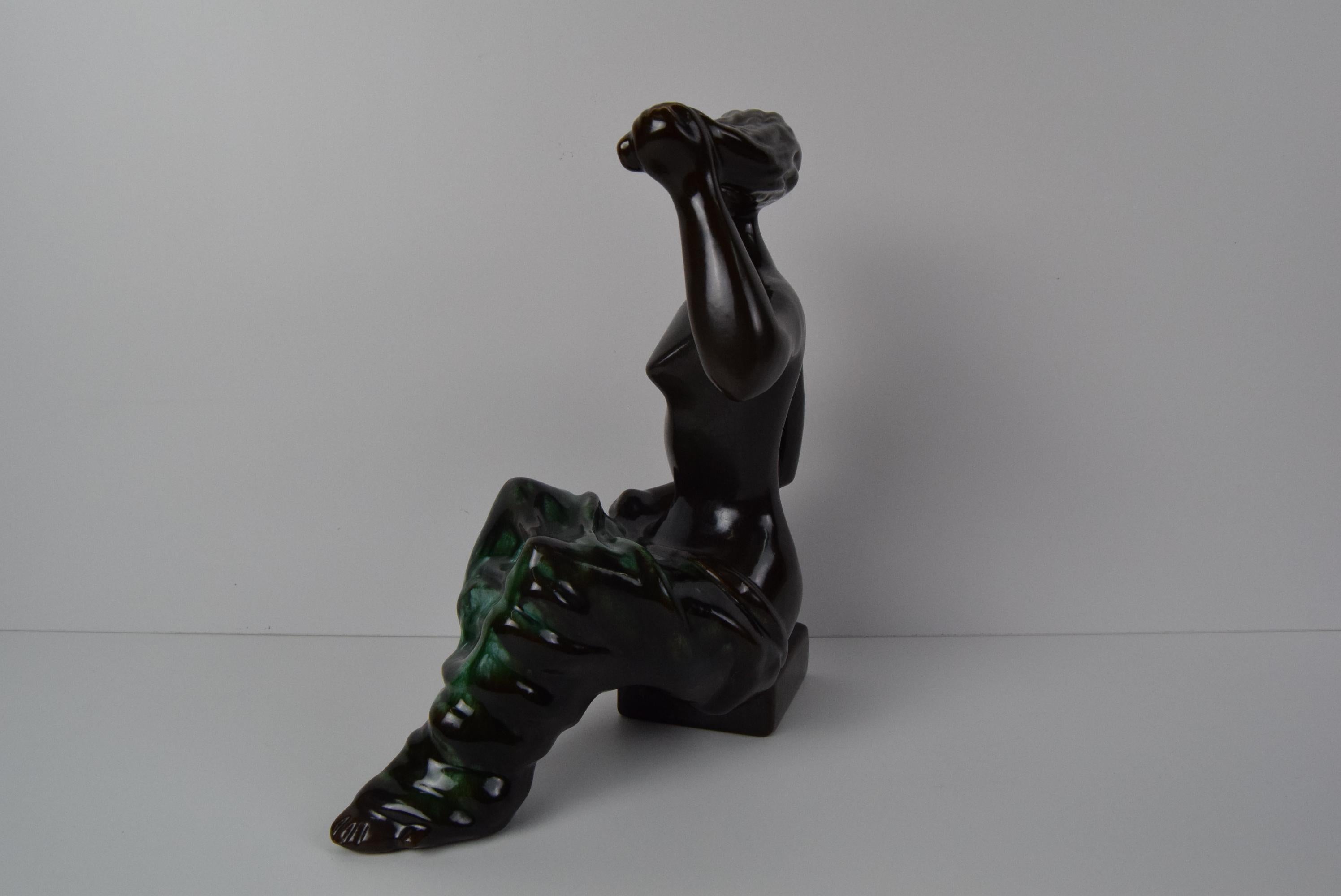 Mid-Century Modern Ceramic Sculpture of a Sitting Woman by Jitka Forejtová. 1960's. For Sale