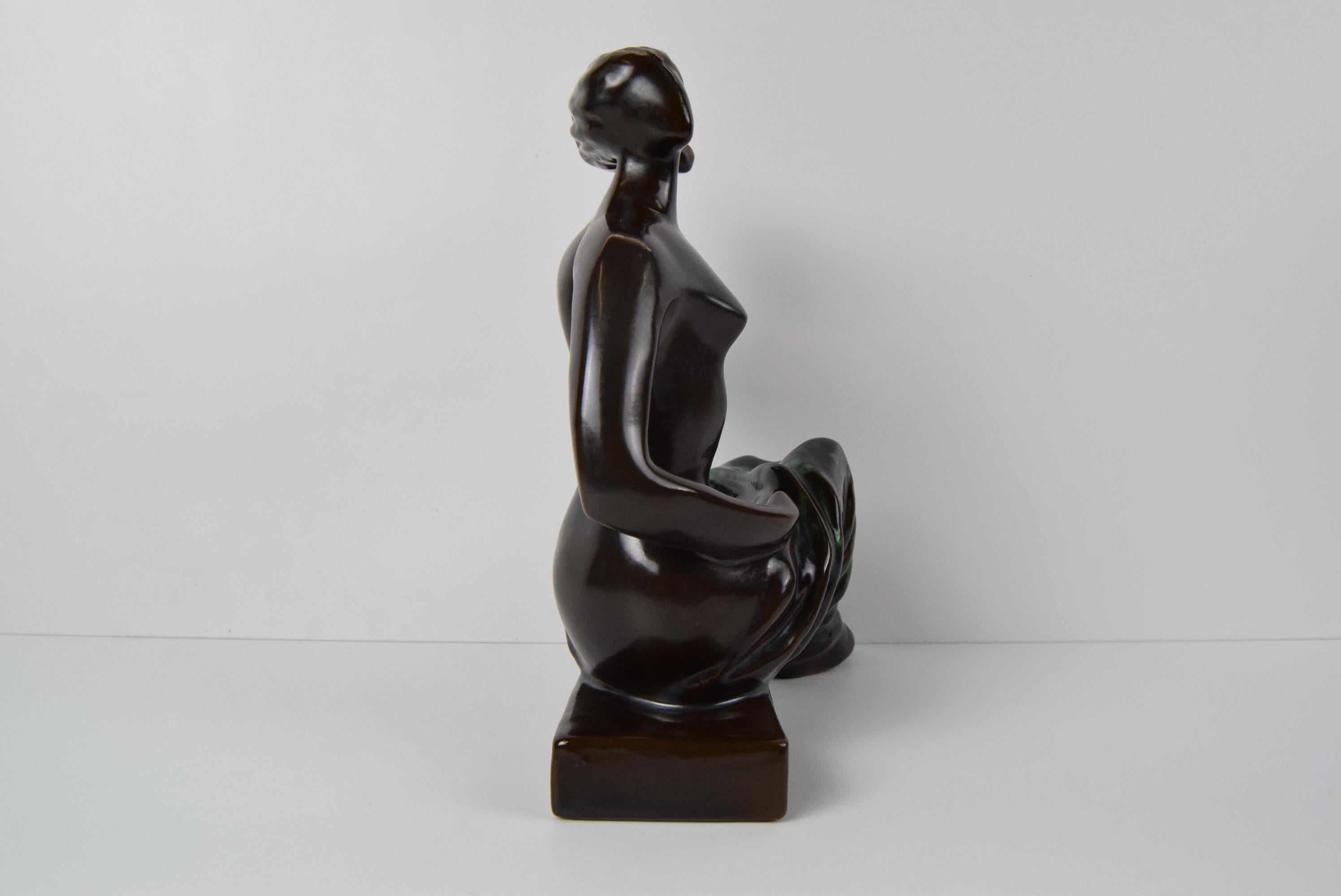 Mid-20th Century Ceramic Sculpture of a Sitting Woman by Jitka Forejtová. 1960's.  For Sale