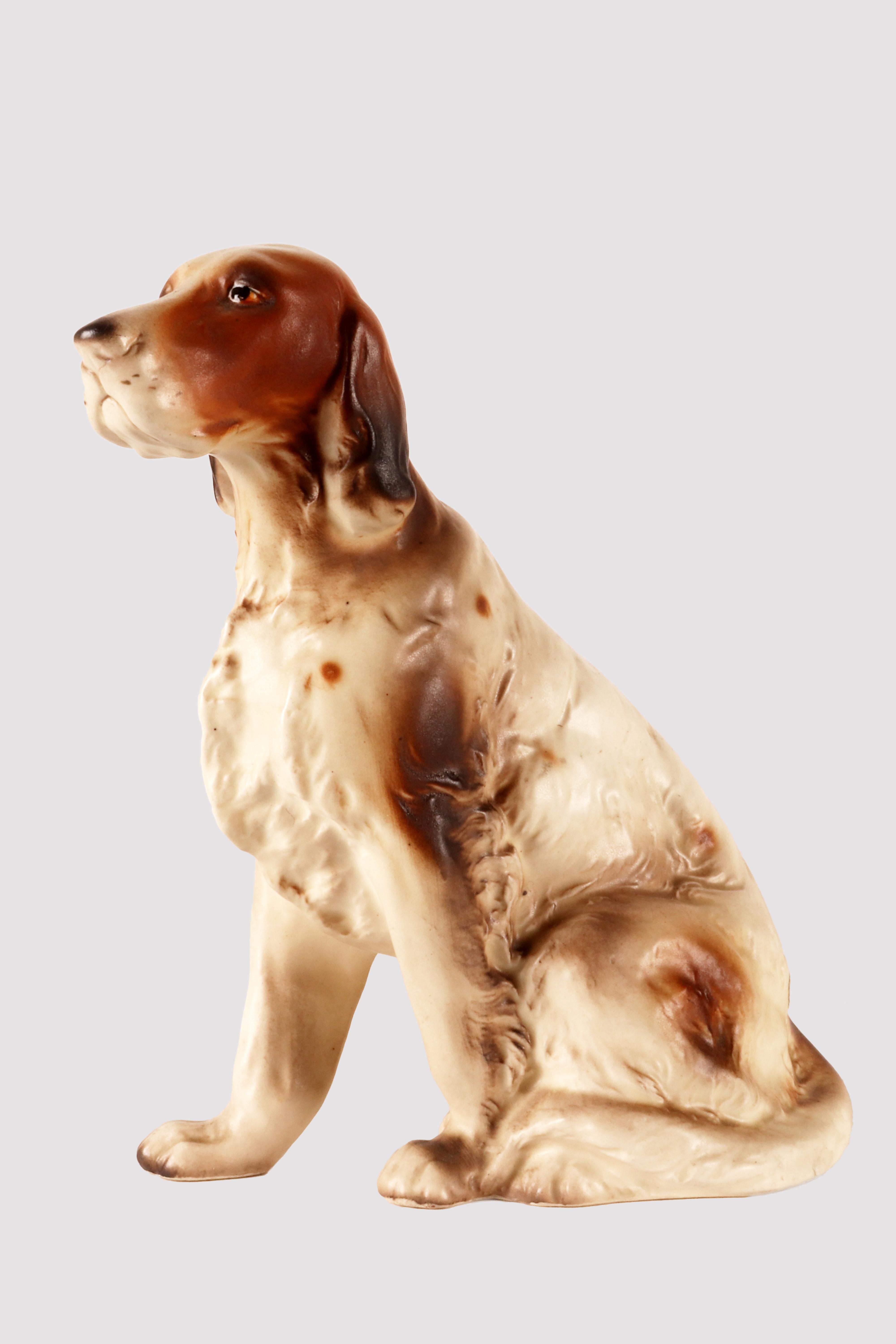 Painted ceramic sculpture depicting an English Setter dog in a sitting position. England circa 1950.
