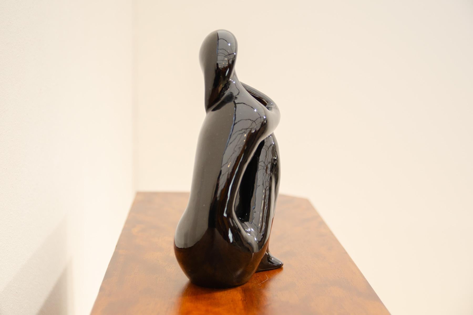 20ième siècle Sculpture en céramique d'une fille nue par Jitka Forejtová, années 1960, Tchécoslovaquie en vente