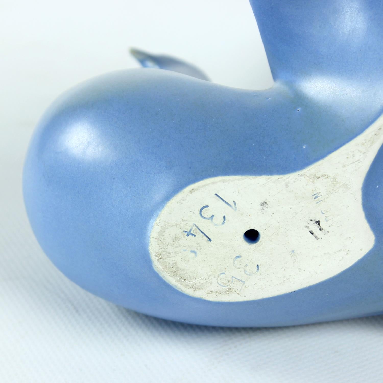 Escultura de cerámica de dos palomas azules, Keramia Años 60 en venta 5