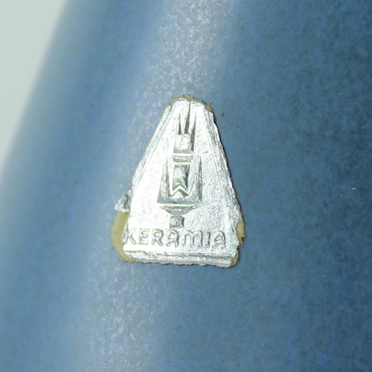 Escultura de cerámica de dos palomas azules, Keramia Años 60 mediados del siglo XX en venta