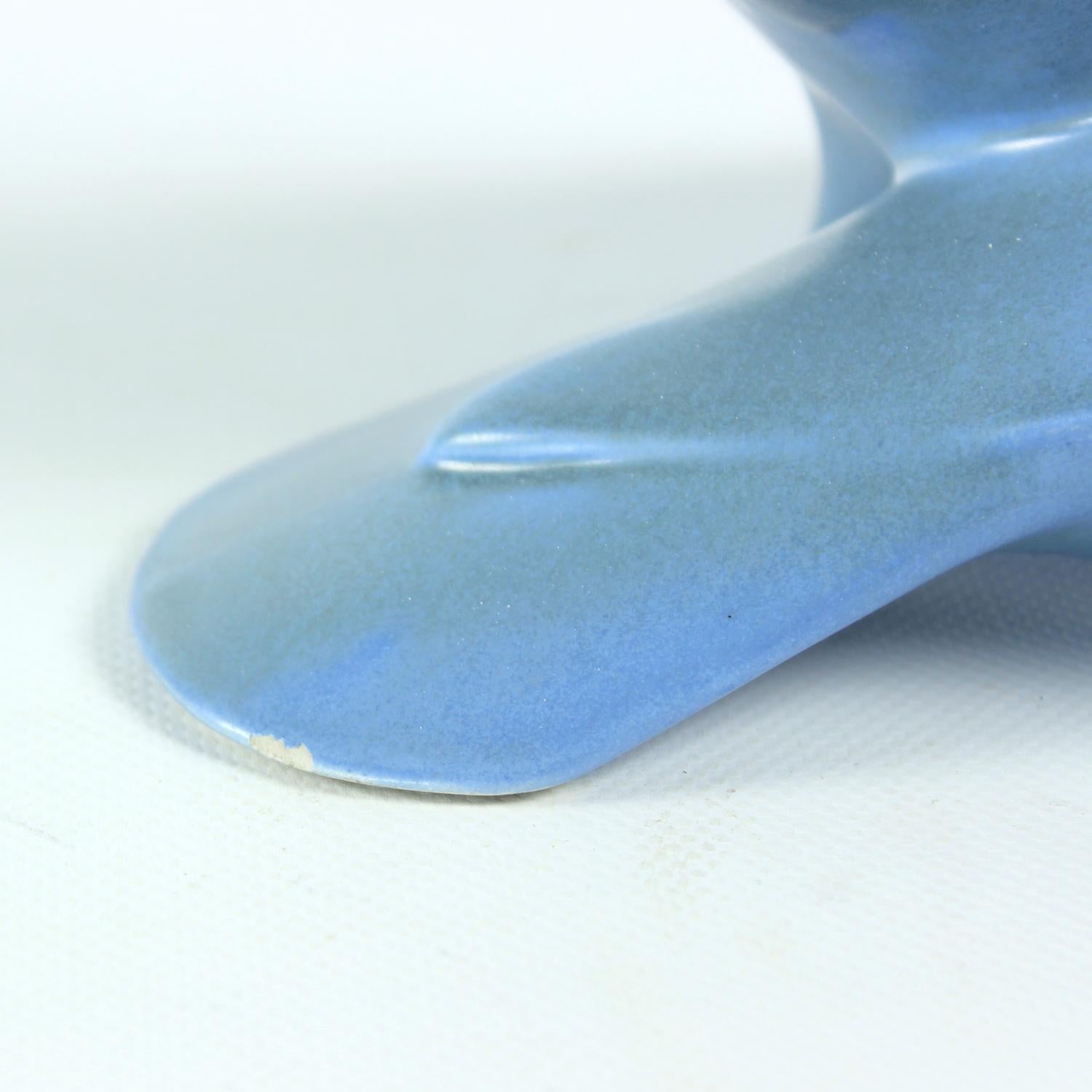 Escultura de cerámica de dos palomas azules, Keramia Años 60 Yeso en venta