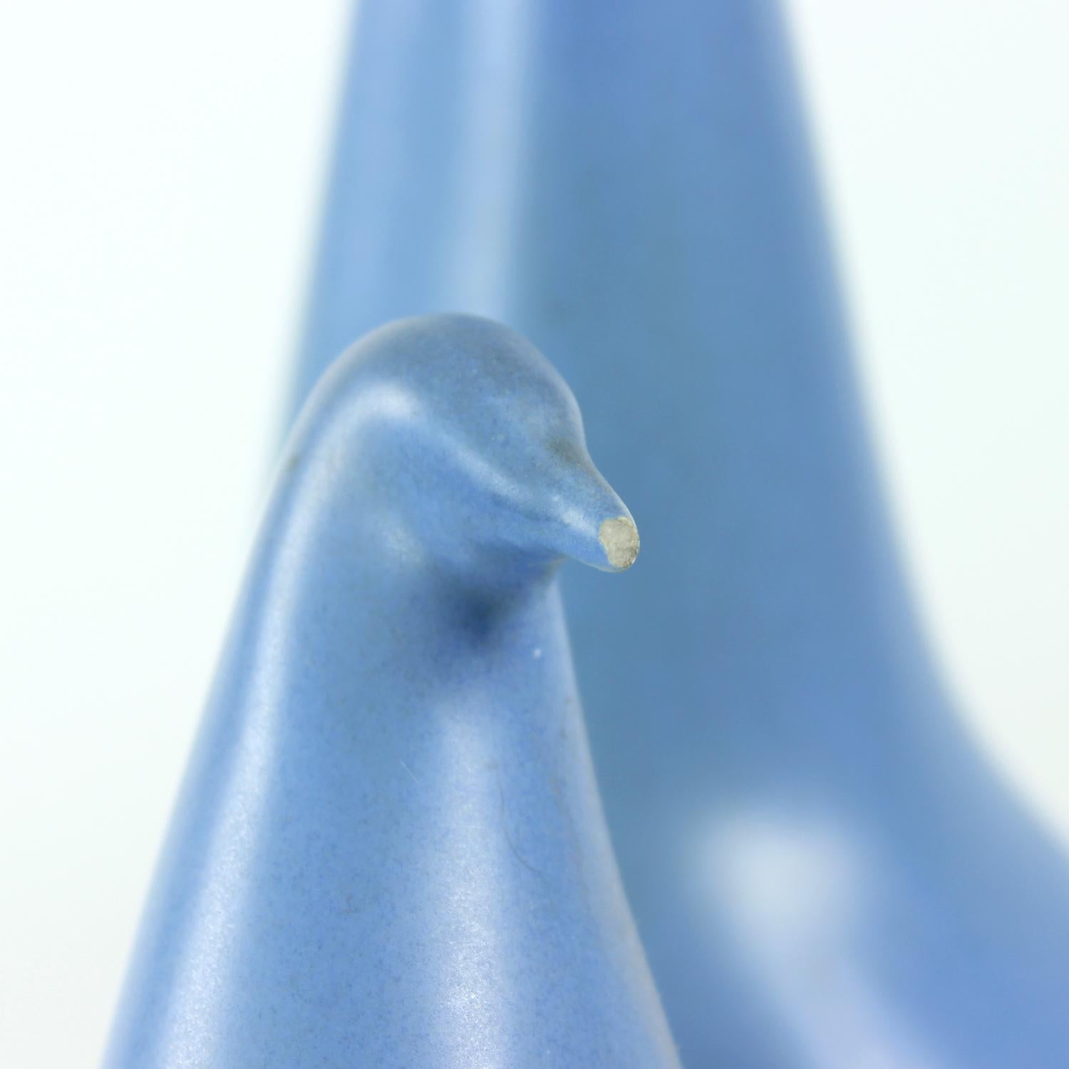 Escultura de cerámica de dos palomas azules, Keramia Años 60 en venta 1