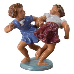 Sculpture en céramique de deux enfants, Tchécoslovaquie, années 1940