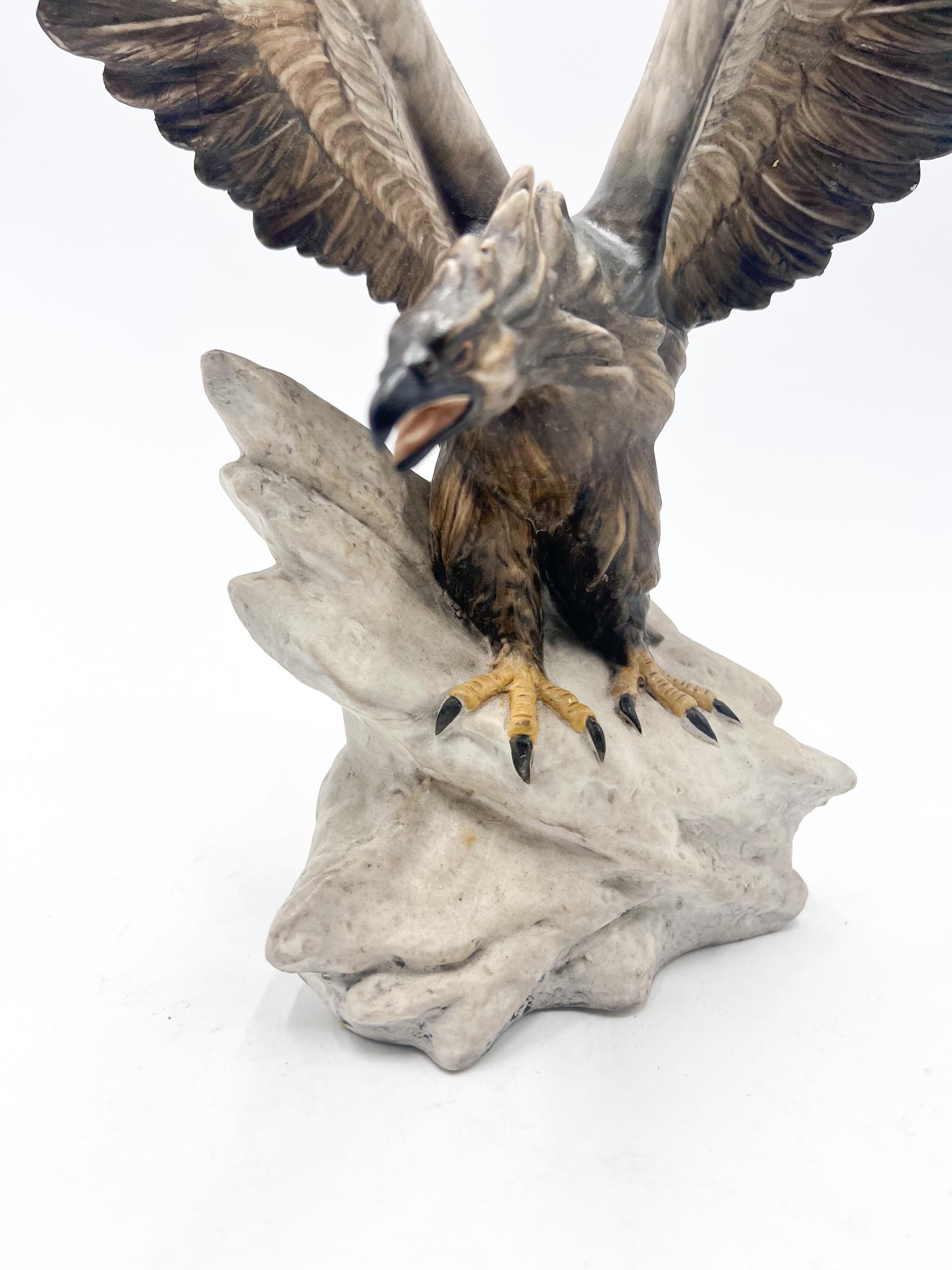 Sculpture d'oiseau en céramique, réalisée par Cacciapuoti dans les années 1950

Mesures : Ø cm 22 Ø cm 20 H cm 35.