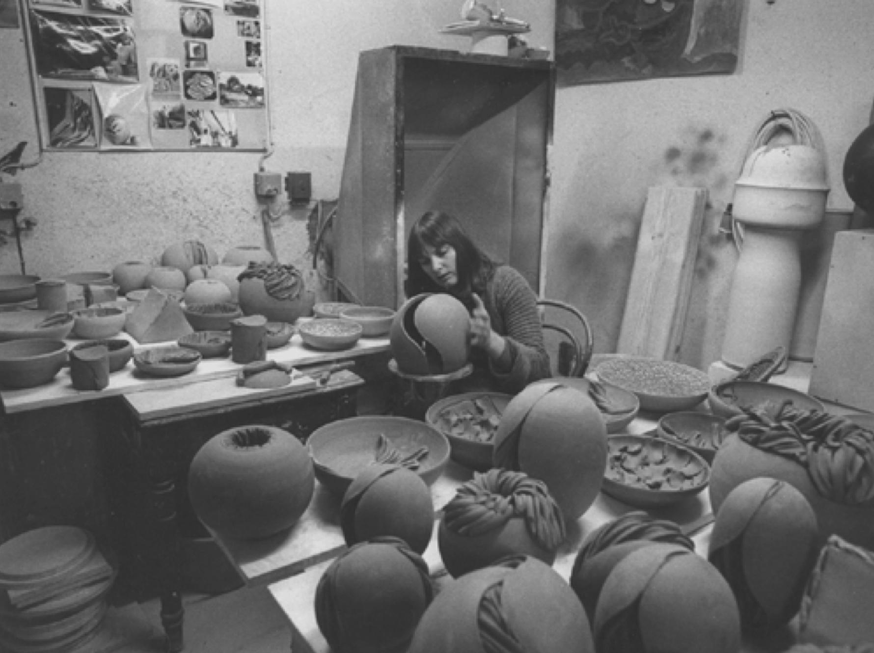 Keramik-Skulptur-Vase von Weiss, signiert 1972 im Angebot 6