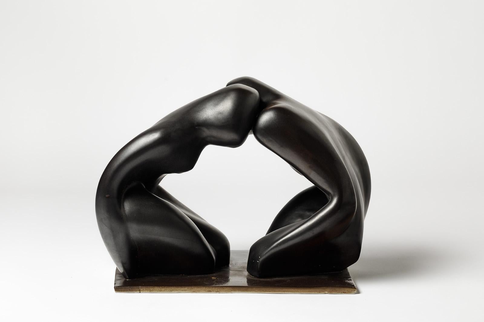 20ième siècle Sculpture en céramique à décor de glaçure noire de Tim Orr, 1970 en vente