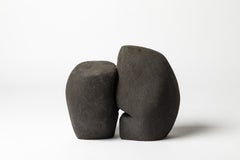Escultura de cerámica con decoración de esmalte negro de Tim Orr, hacia 1970