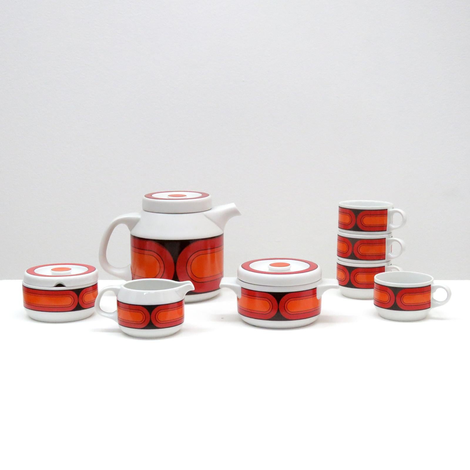 Stunning 11-piece porcelain tea/coffee set 'Sicilia' form 3000 ceramic set by Hans Theo Baumann for Arzberg Porzellan, Germany. The set contains a tea/coffee pot with lid, a small casserole pot with lid (both fireproof), four cups, a milk vessel and