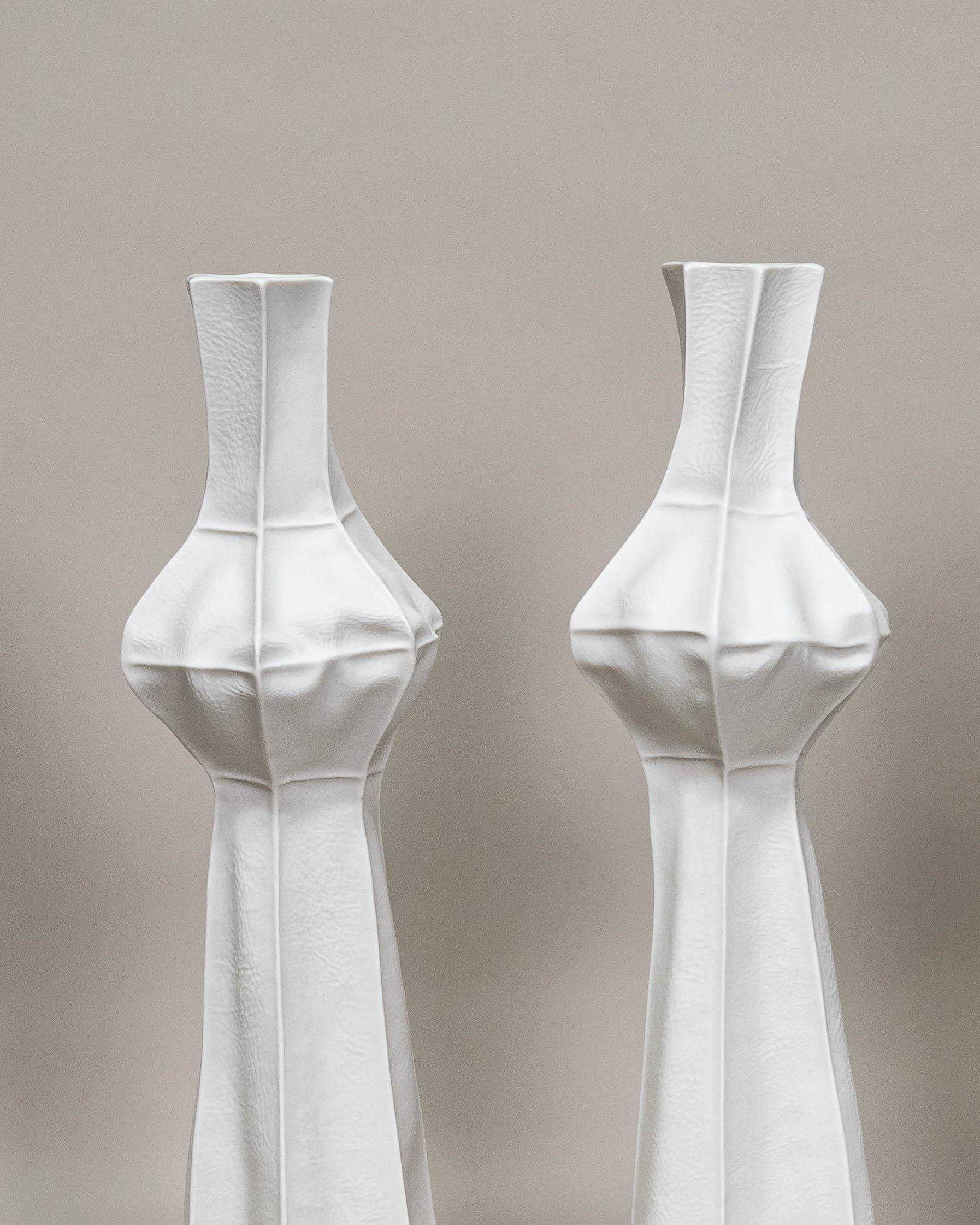 Set von 3 weißen Kawa-Vasen aus weißer Keramik, Porzellanblumenvasen, strukturiert im Angebot 3